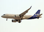 EI-SIL @ LEBL - Landing rwy 24R - by Shunn311