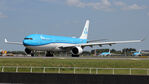 PH-AKA @ EHAM - at spl - by Ronald