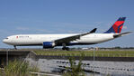 N813NW @ EHAM - at spl - by Ronald