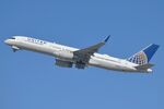 N13110 @ KLAX - United B752 departing - by FerryPNL
