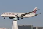 A7-BCY @ LOWW - Qatar Airways 787-8