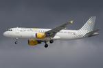 EC-LOC @ LOWW - Vueling A320 - by Andy Graf