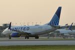 N39726 @ KORD - B737 United Airlines Boeing 737-724 N39726 at KORD - by Mark Kalfas