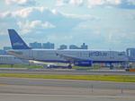 N535JB @ KLGA - At La Guardia - by MichaLueck