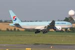 HL8077 @ LOWW - KOrean Air Cargo 777-200 - by Andy Graf
