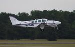 N1058R @ KCKF - Beech 58