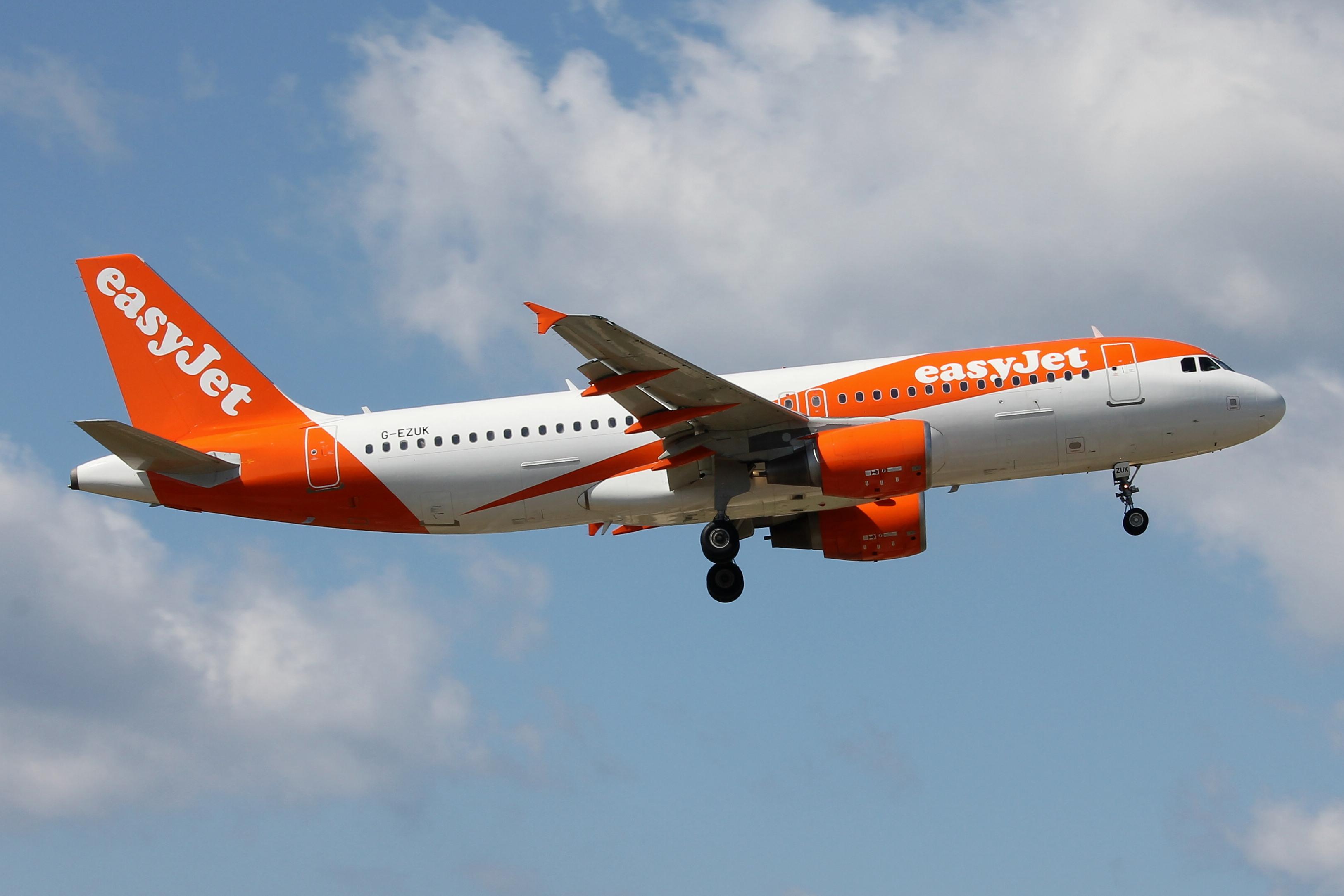 G-EZUK @ LMML - A320-214 reg G-EZUK of Easyjet landing in Malta RW13. - by raymond