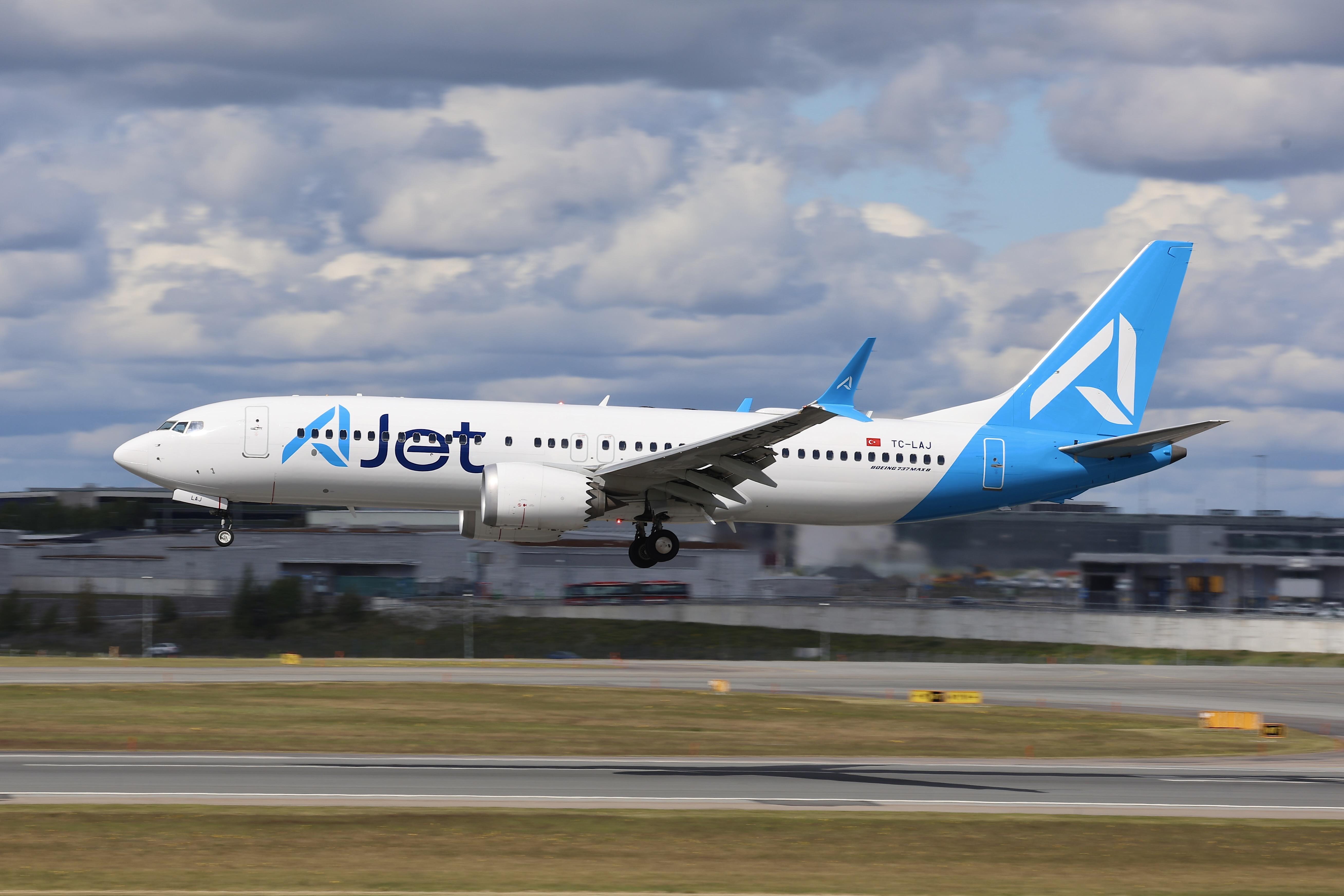 TC-LAJ @ ESSA - Rwy 19L - by wijken