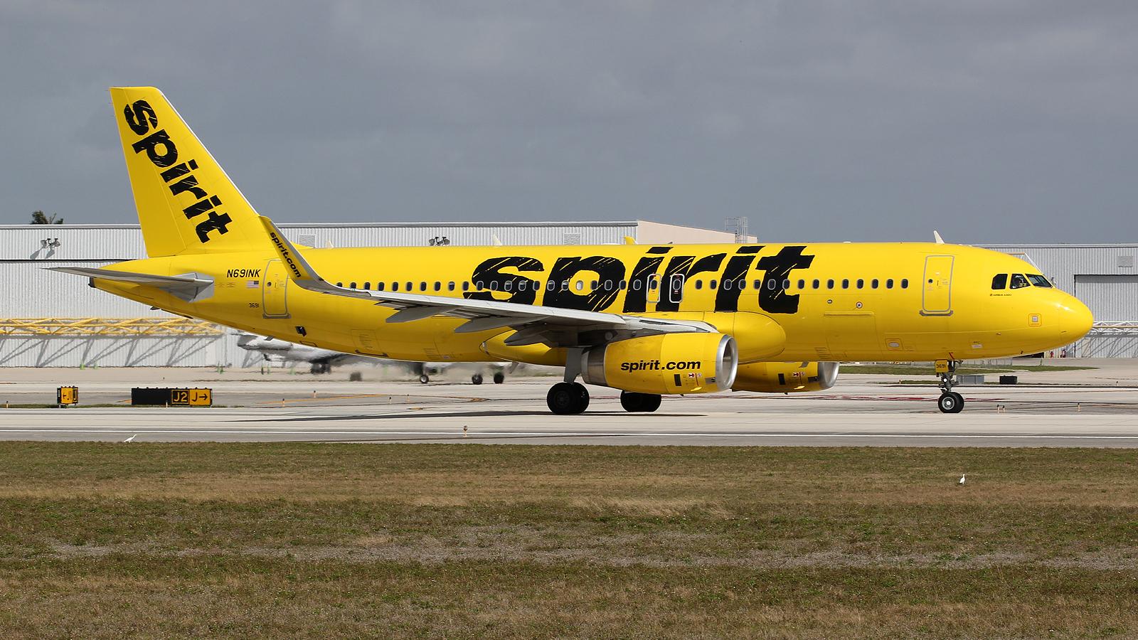 N691NK @ FLL - at fll - by Ronald