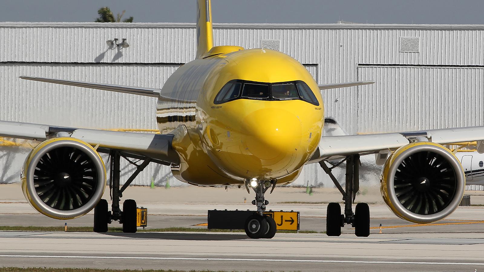 N990NK @ FLL - at fll - by Ronald