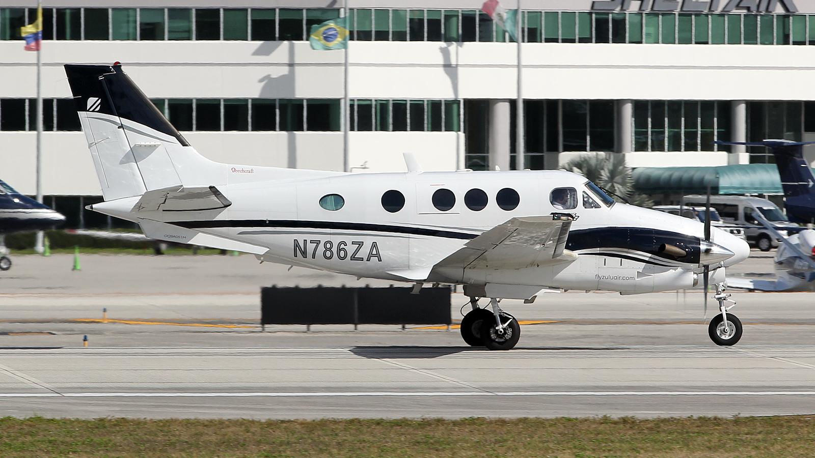 N855SY @ FLL - at fll - by Ronald