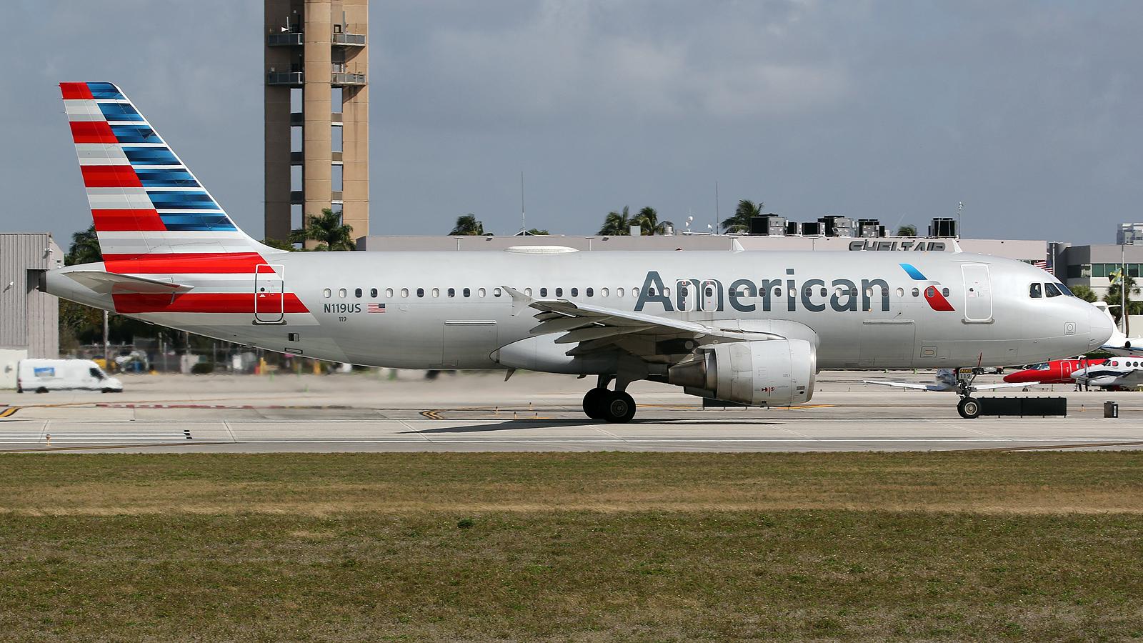 N119US @ FLL - at fll - by Ronald