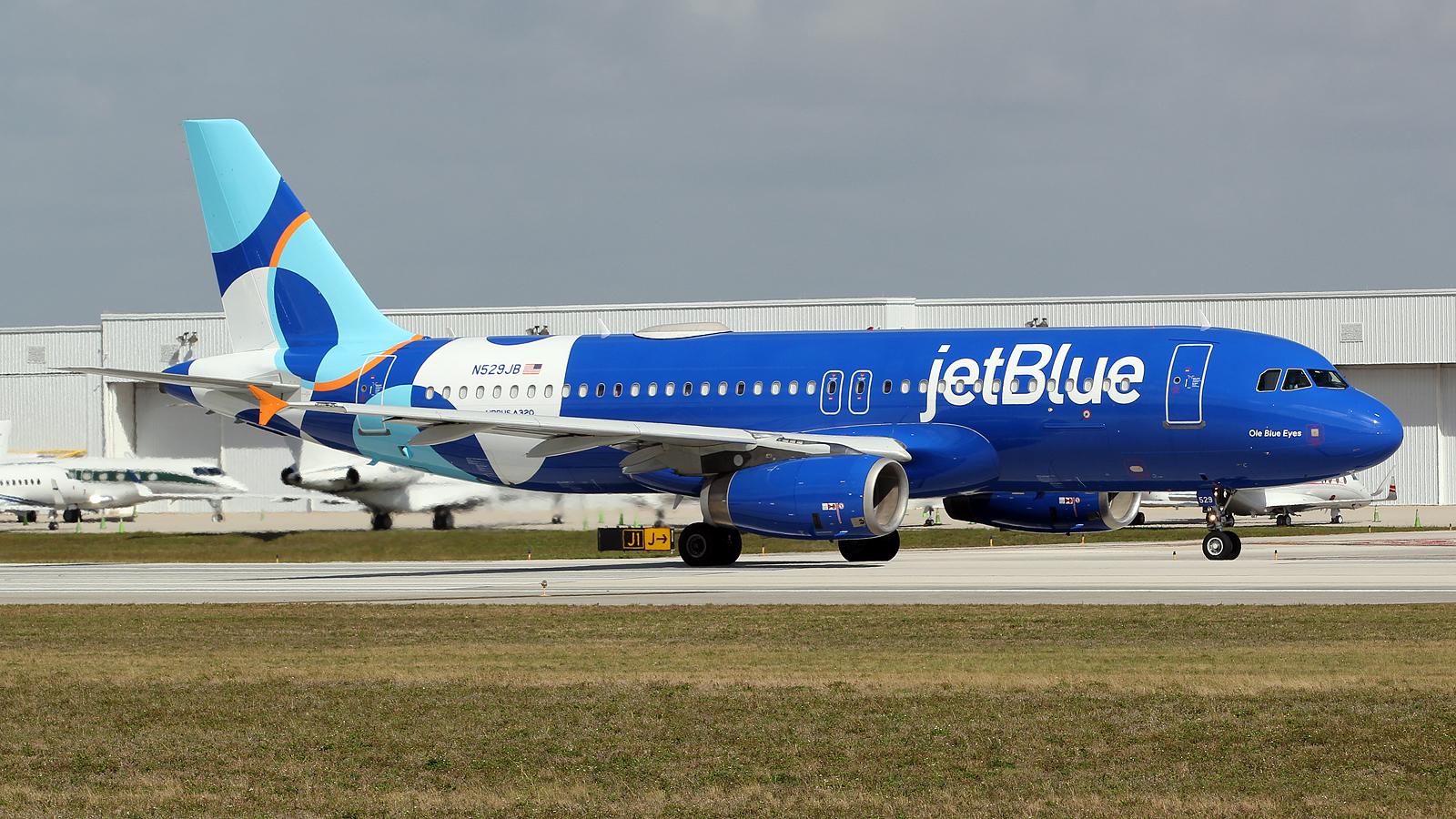 N529JB @ FLL - at fll - by Ronald