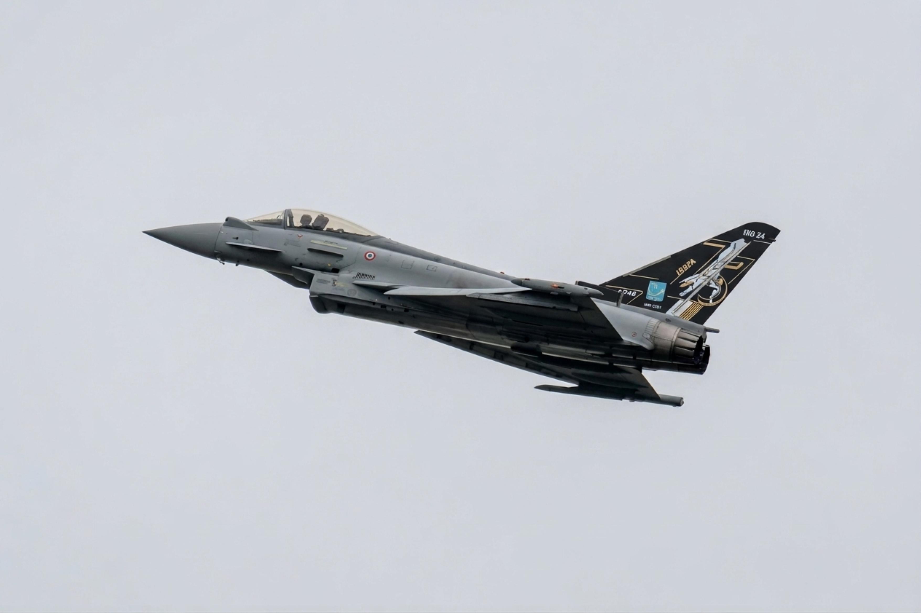 MM7316 @ EGVA - MM7316 Eurofighter Typhoon F-2000A Italian Air Force RIAT RAF Fairford  - by PhilR