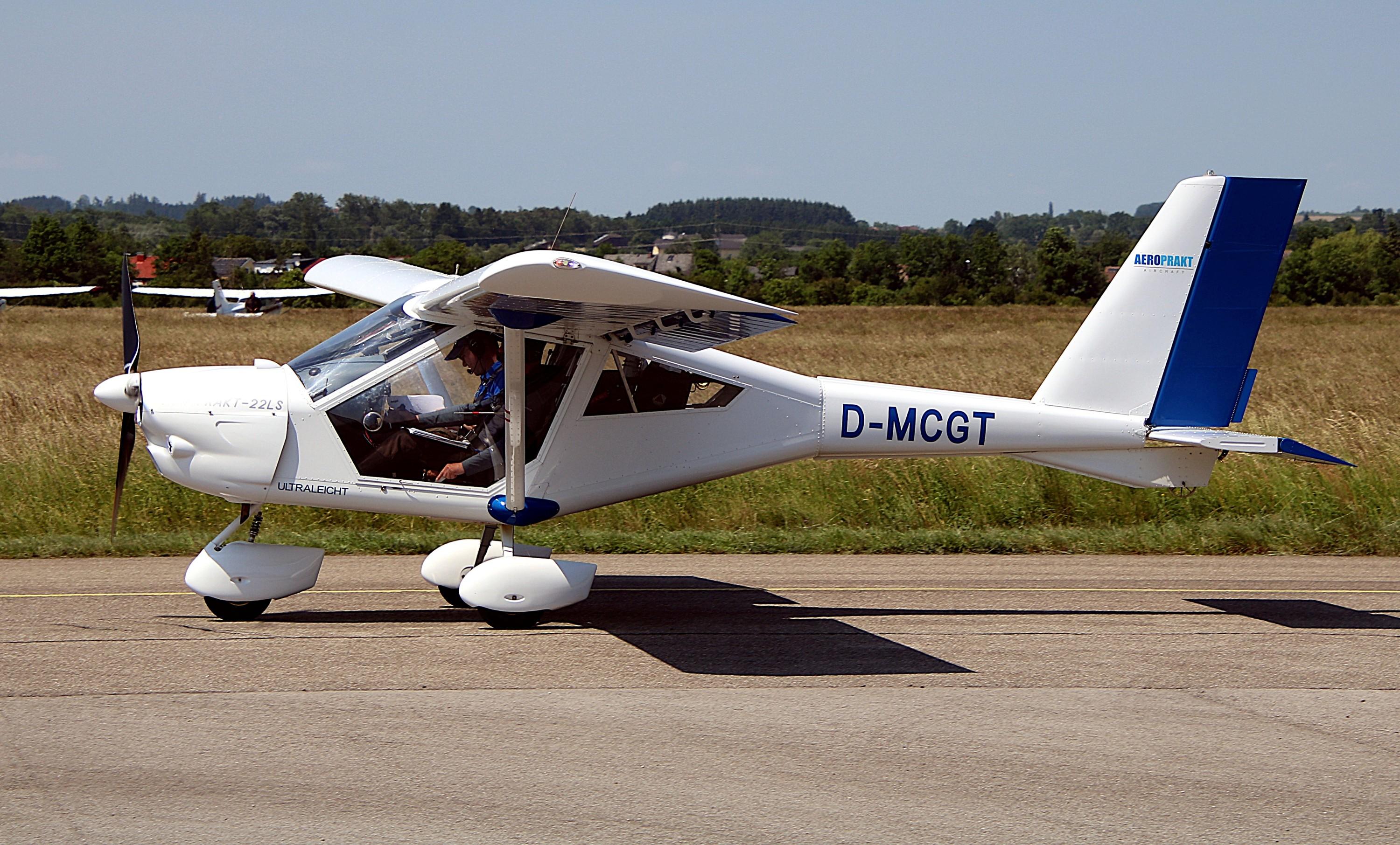D-MCGT @ LOLW - Aeroprakt Foxbat of Aeroclub Gotha finishing the Deutschlandflug 2023 at Wels, Austria - by ReinhardJost