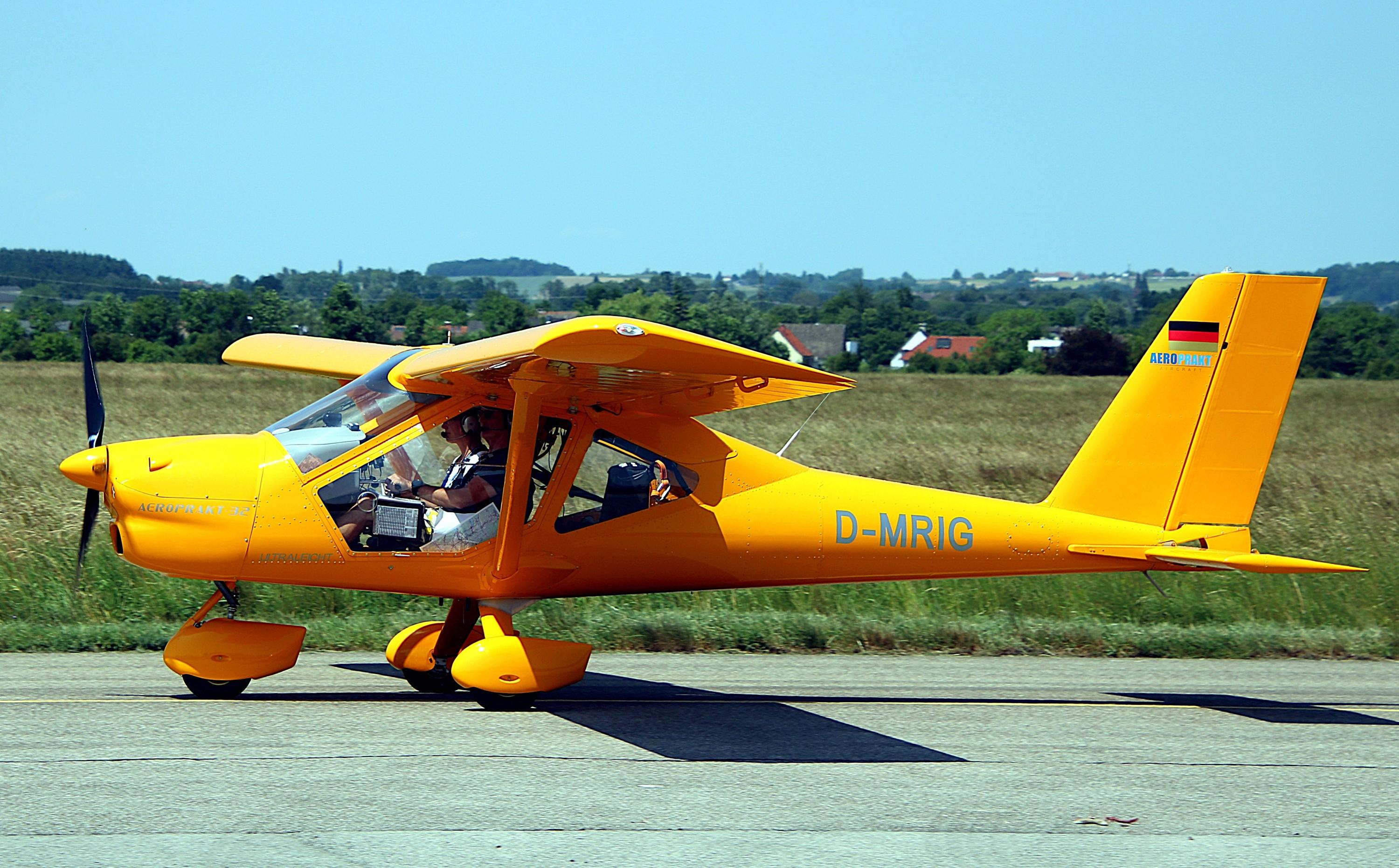 D-MRIG @ LOLW - Finishing Deutschlandflug 2023 at Wels, Austria - by ReinhardJost