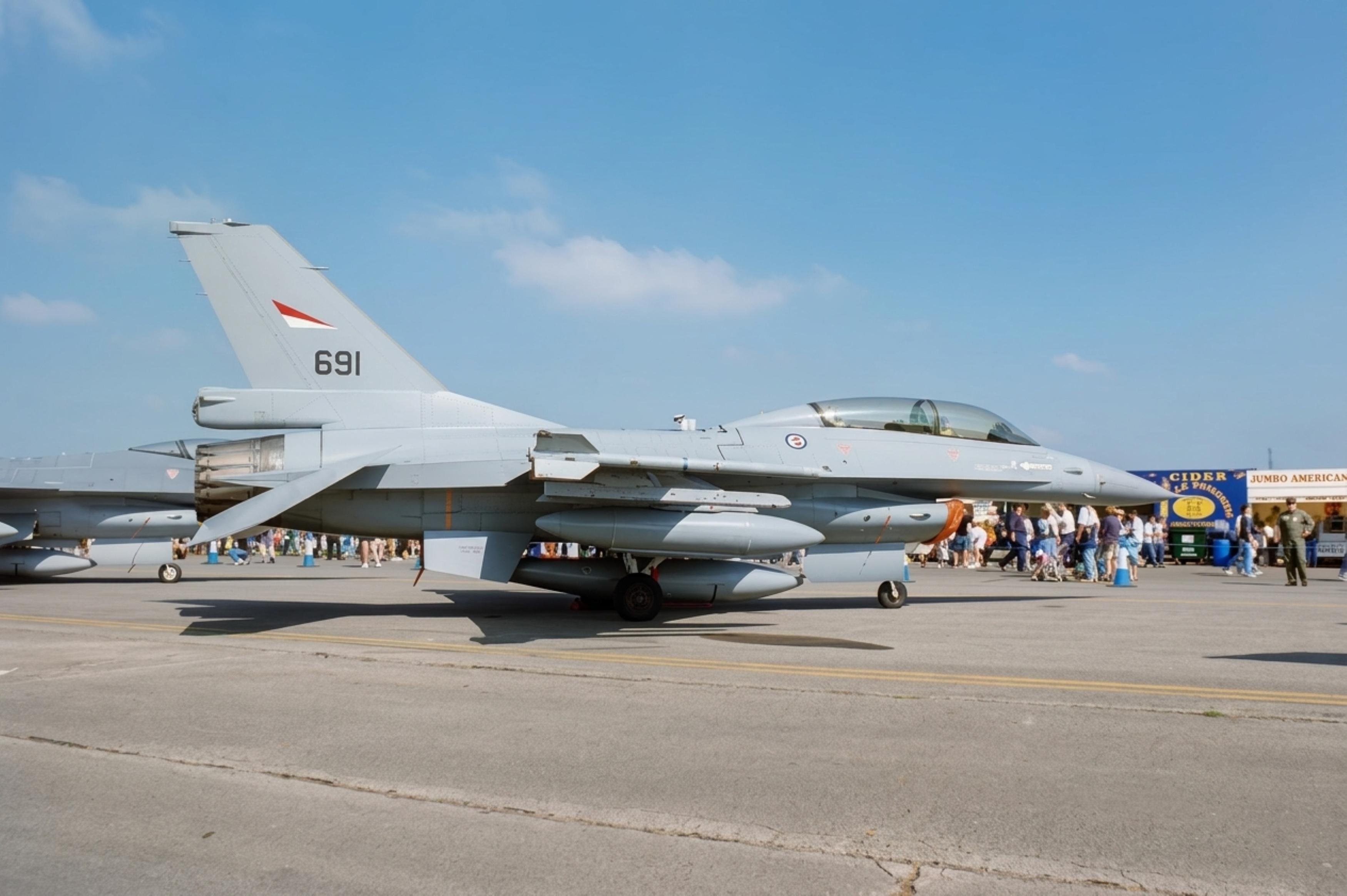 69119 @ EGVA - 691 1983 GD F-16B Fighting Falcon RNorwAF RIAT 
 - by PhilR