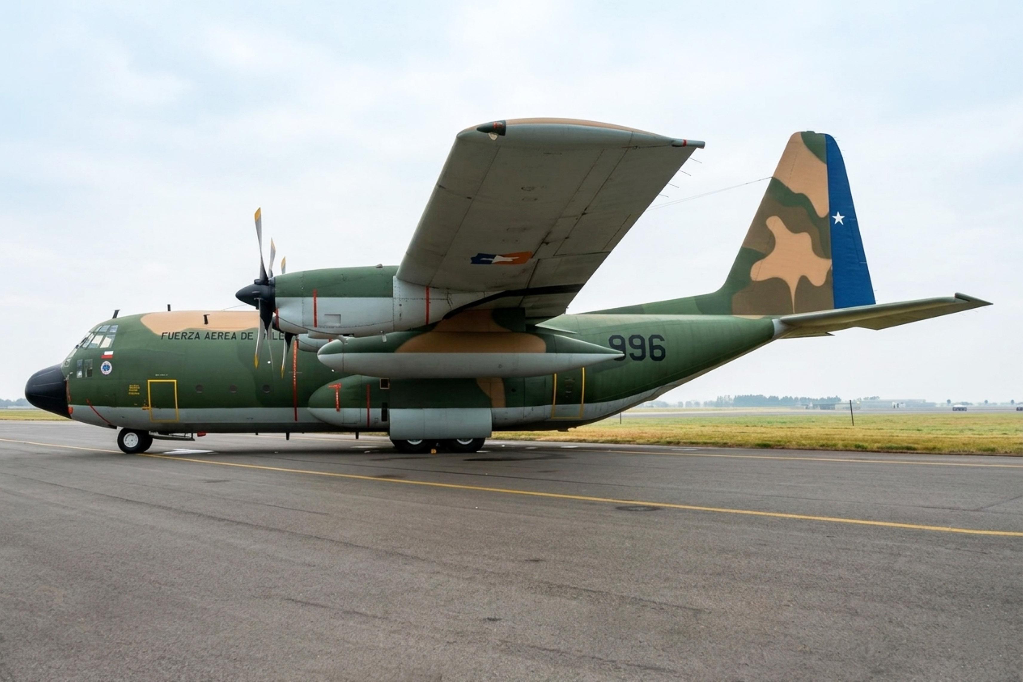 996 @ EGVA - 996 1973 Lockheed C-130H Hercules Chilian AF IAT 
 - by PhilR