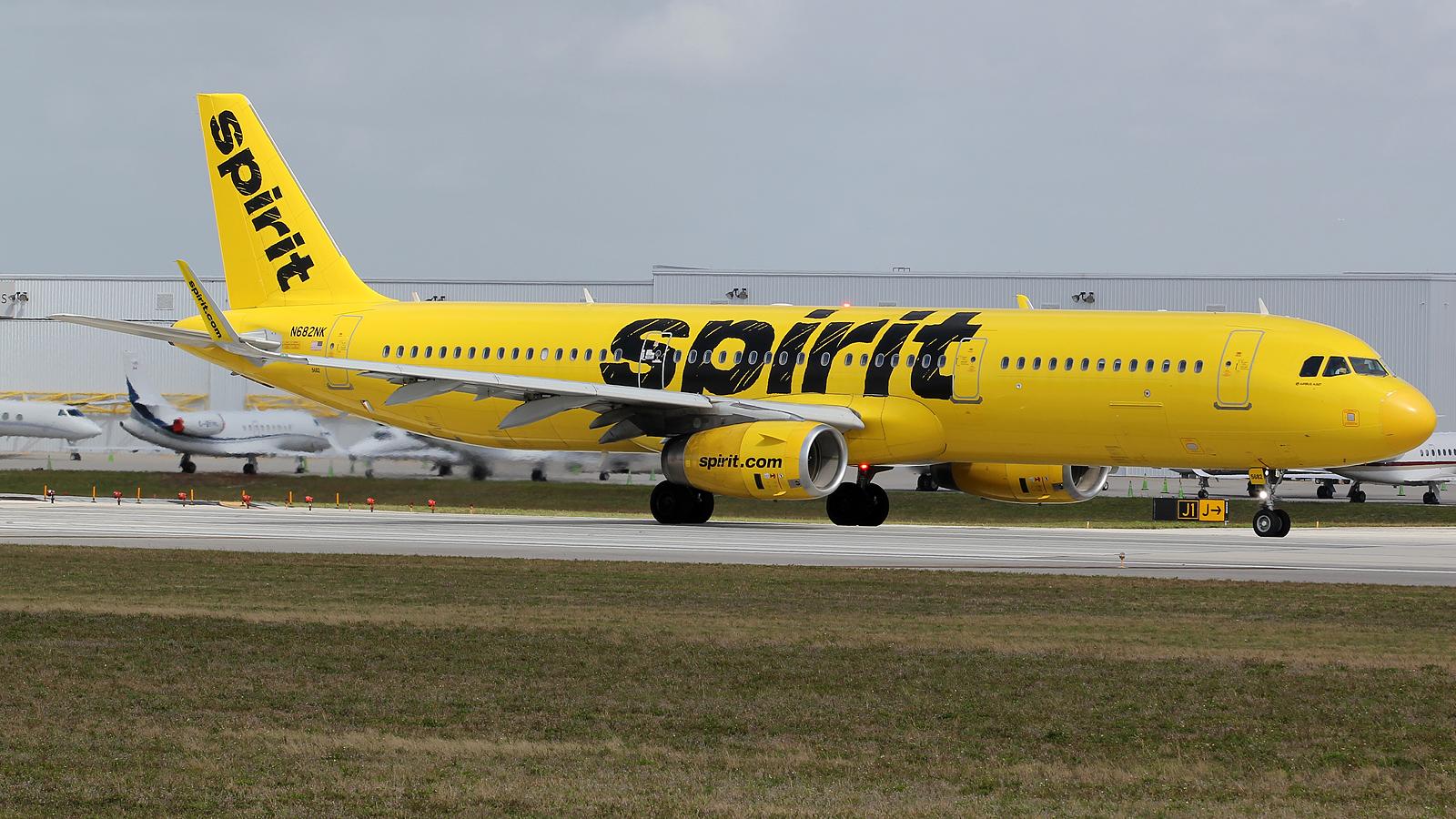 N682NK @ FLL - at fll - by Ronald