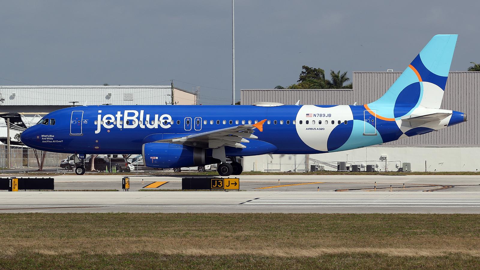 N789JB @ FLL - at fll - by Ronald
