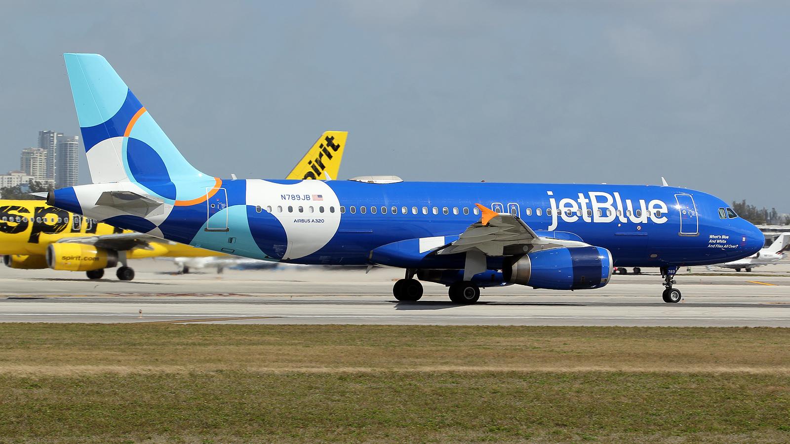 N789JB @ FLL - at fll - by Ronald