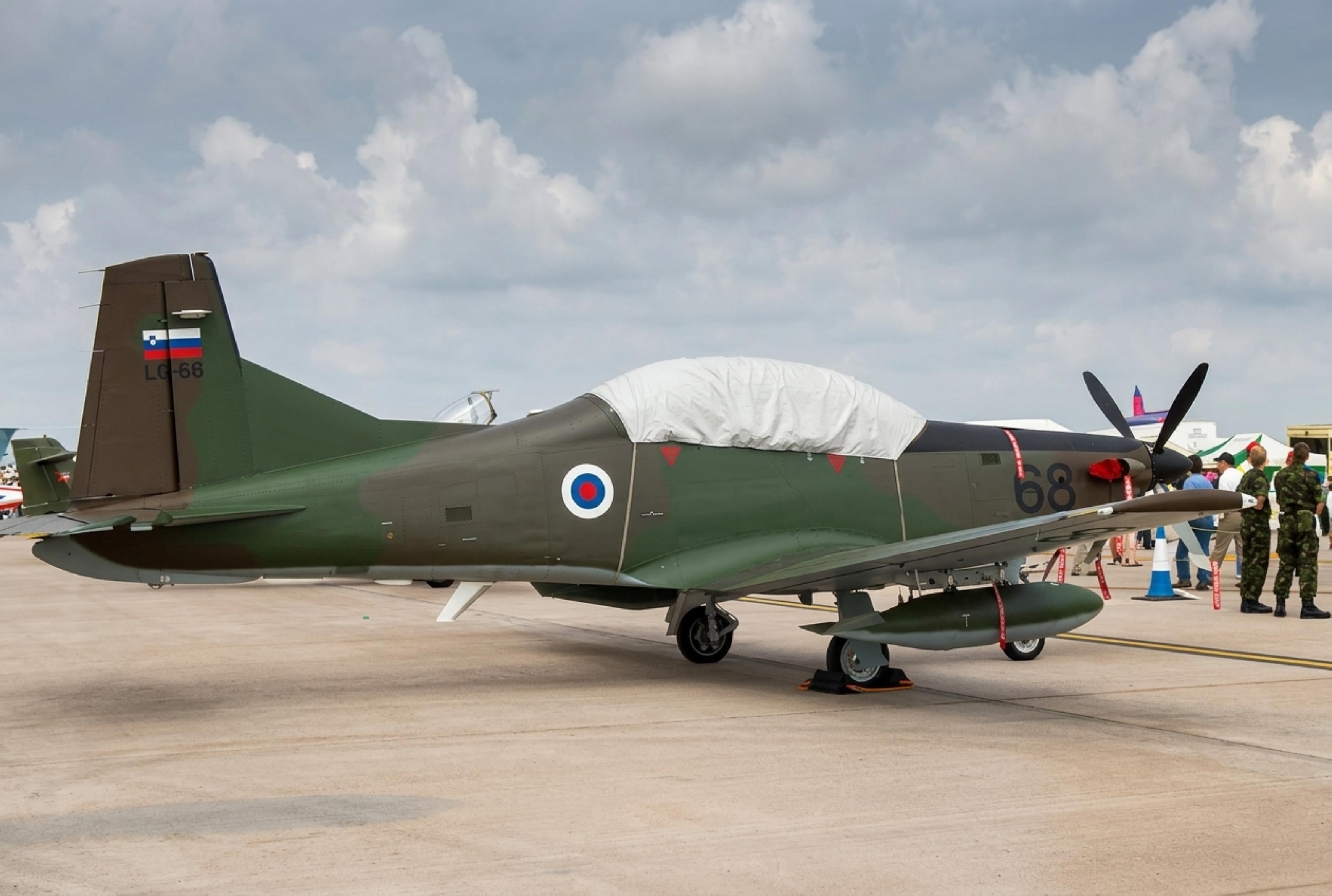 L9-68 @ EGVA - L9-68 1995 Pilatus PC-9M Hadournik SlovenianAF RIAT 
 - by PhilR