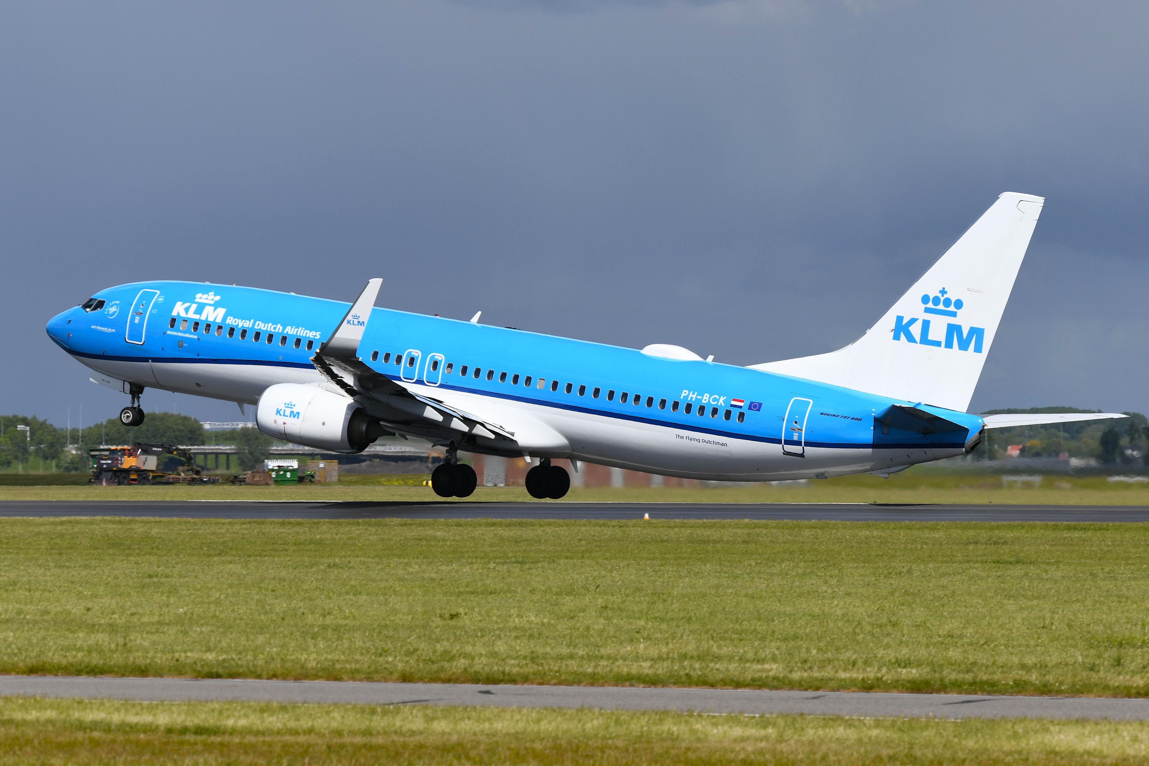 PH-BCK @ EHAM - Rotation of KLM B738 - by FerryPNL
