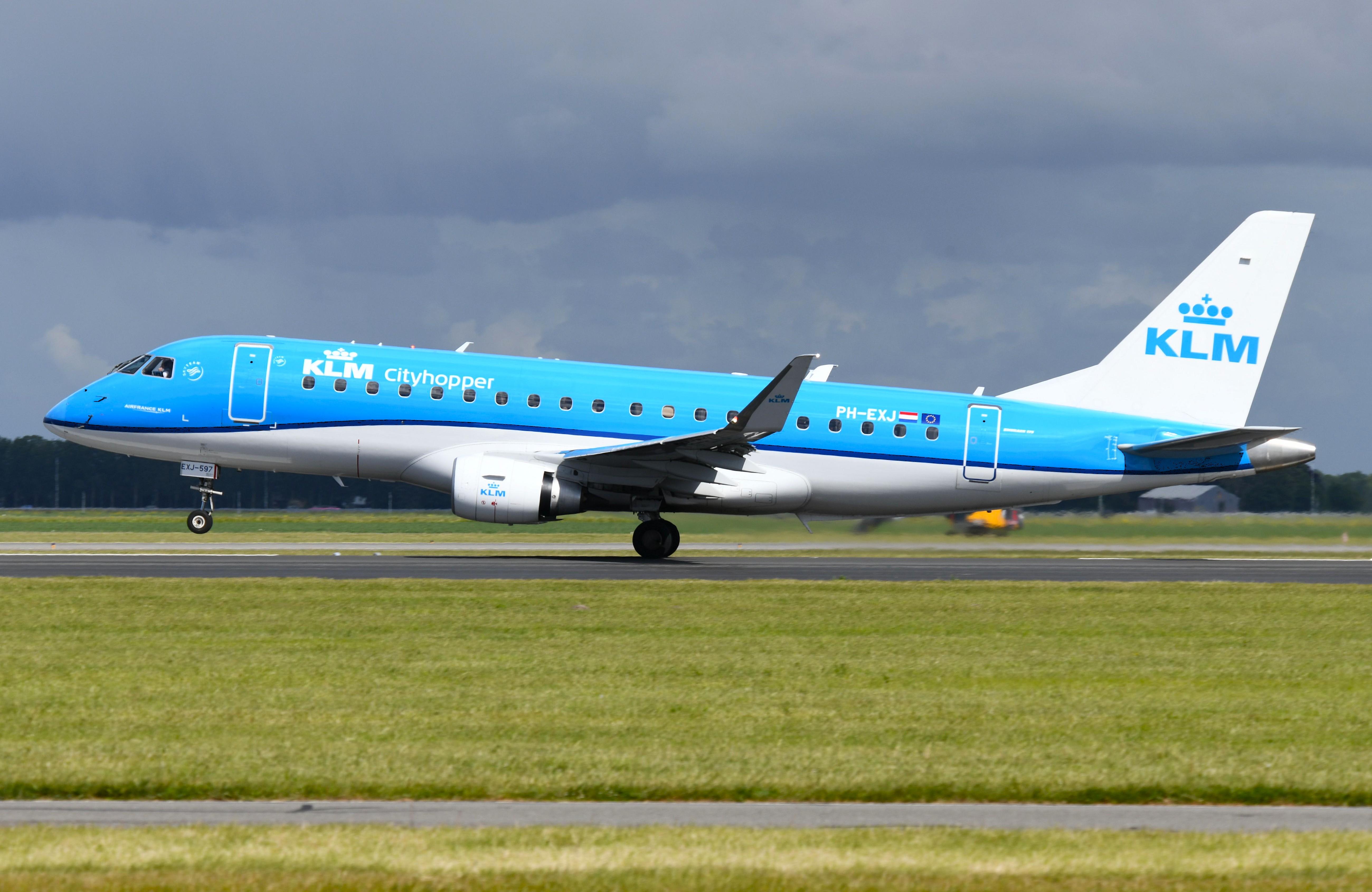 PH-EXJ @ EHAM - KLN Cityhopper ERJ175 rotating - by FerryPNL