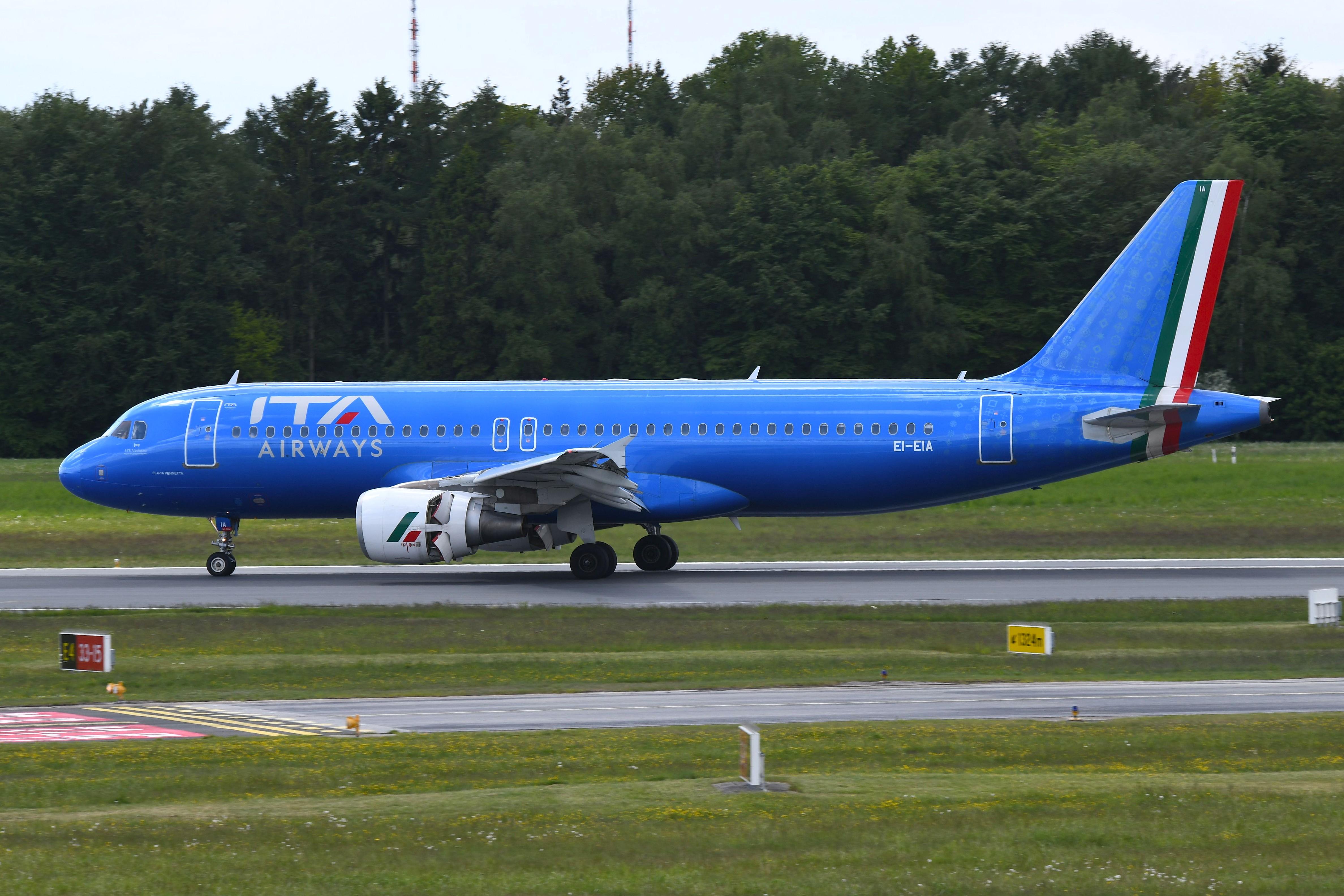 EI-EIA @ EDDH - Arrival if ITA A320 - by FerryPNL