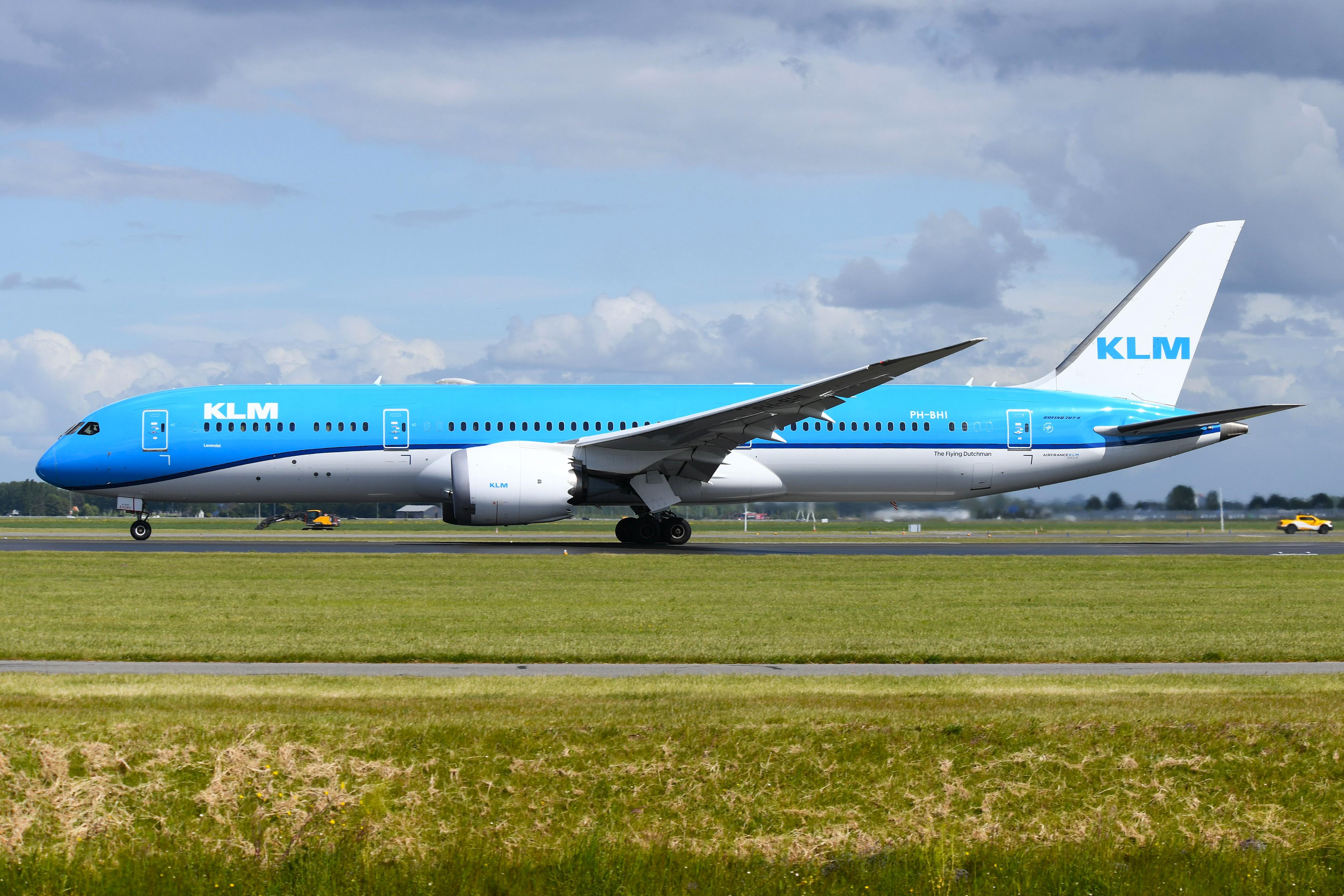 PH-BHI @ EDDH - B789 of KLM departing - by FerryPNL