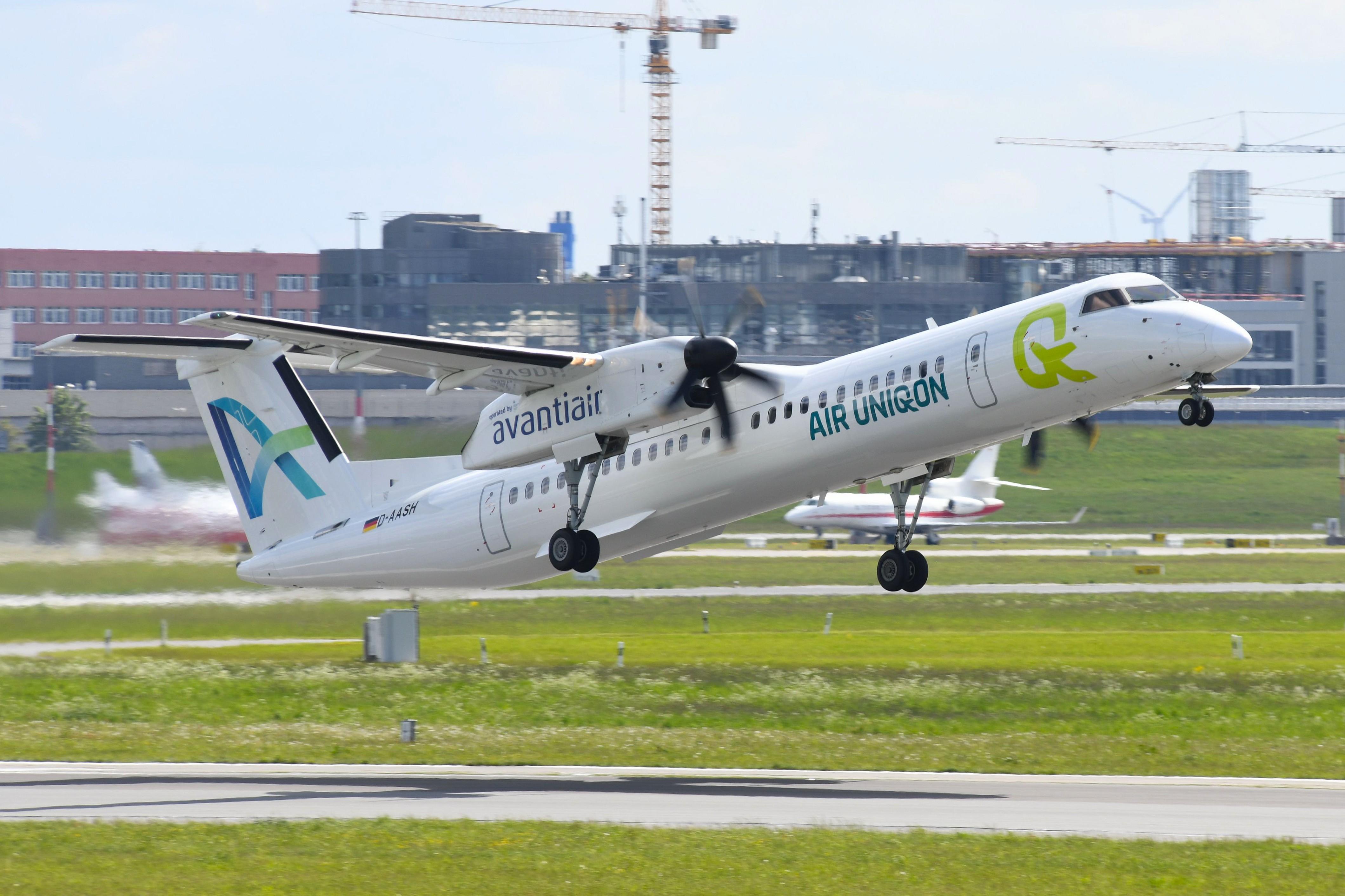 D-AASH @ EDDH - Air Uniqon using this Avantiair DHC8 on flights to Friedrichshafen - by FerryPNL