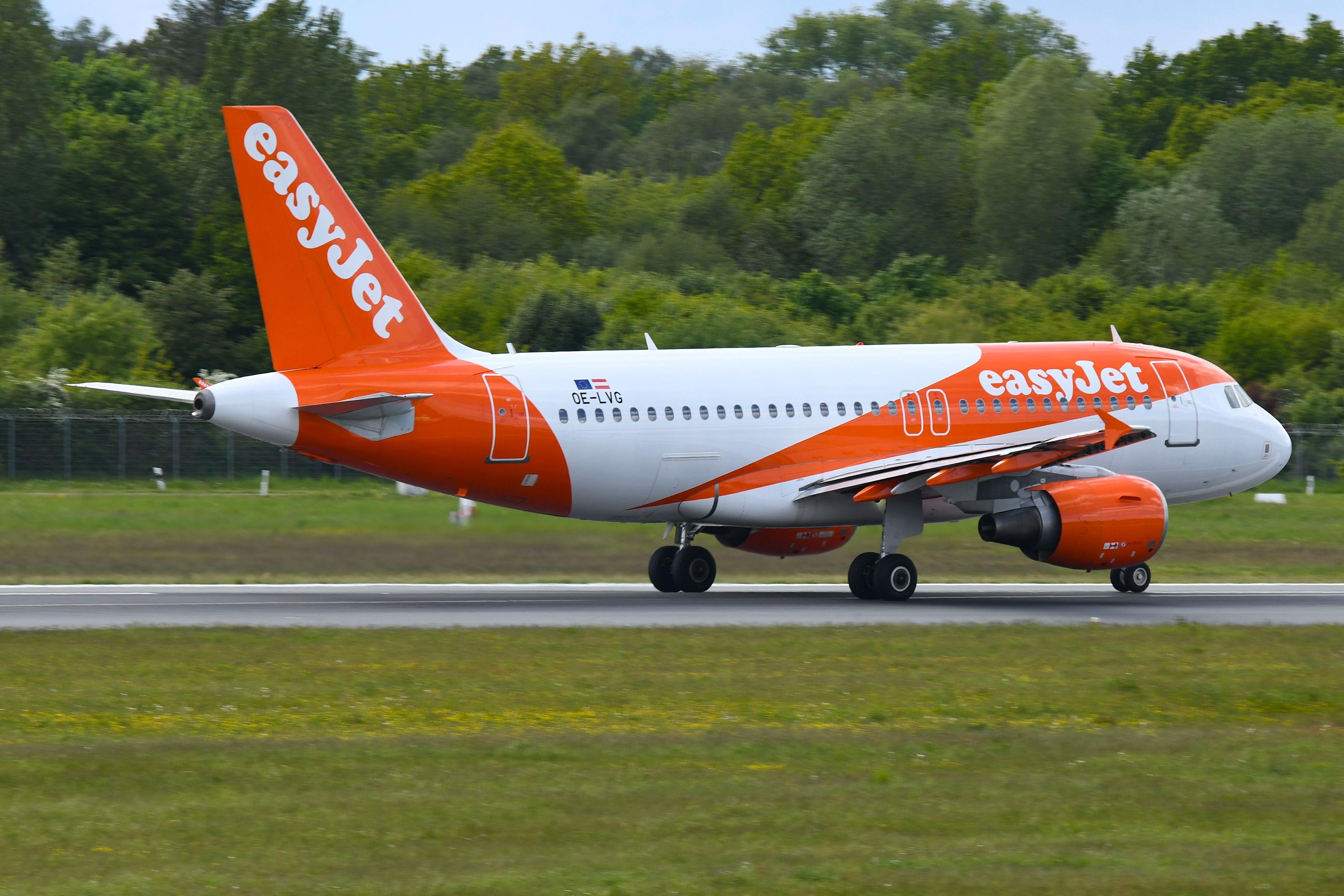 OE-LVG @ EDDH - Easyjet A319 departing - by FerryPNL