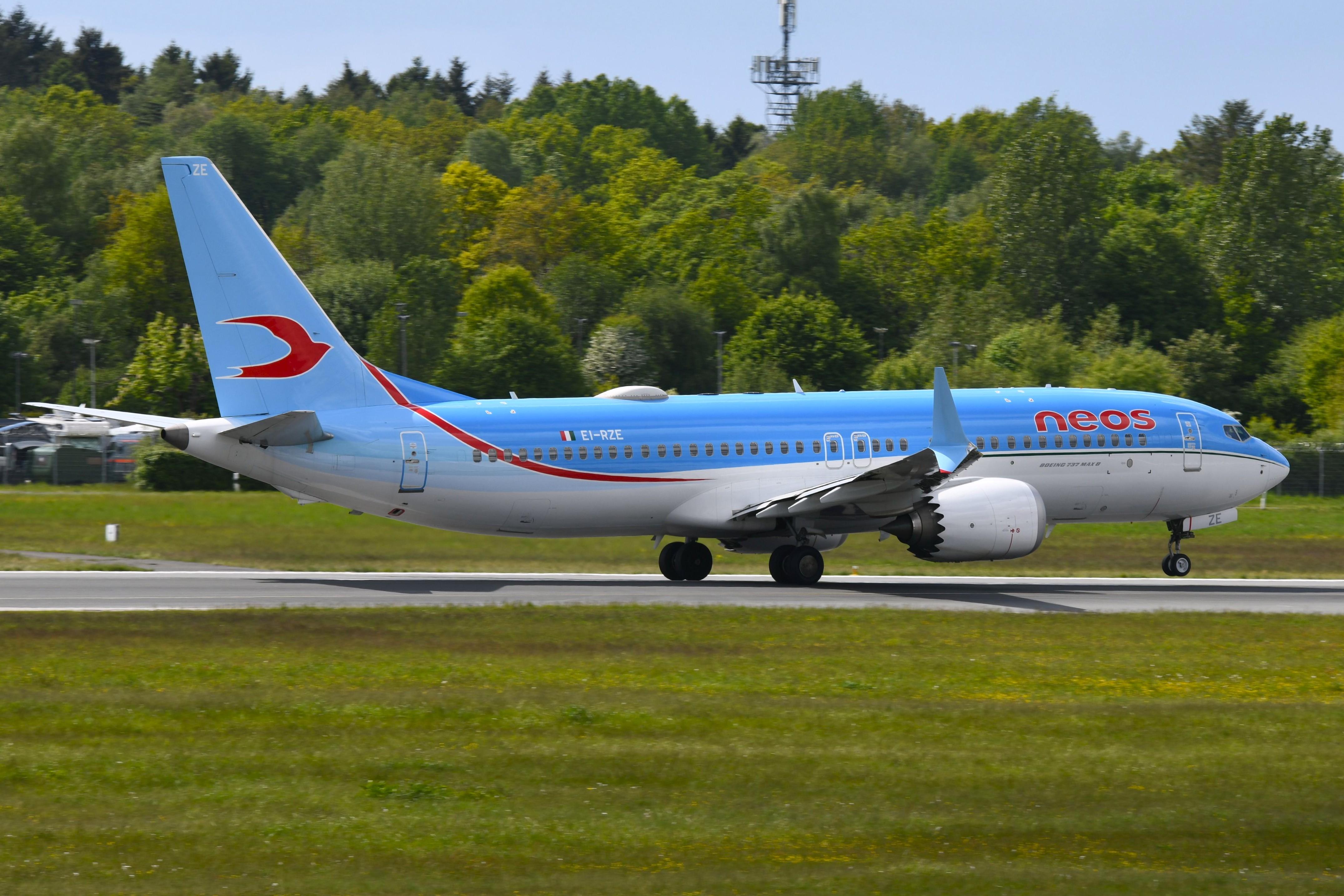 EI-RZE @ EDDH - NEOS B738M taking-off - by FerryPNL