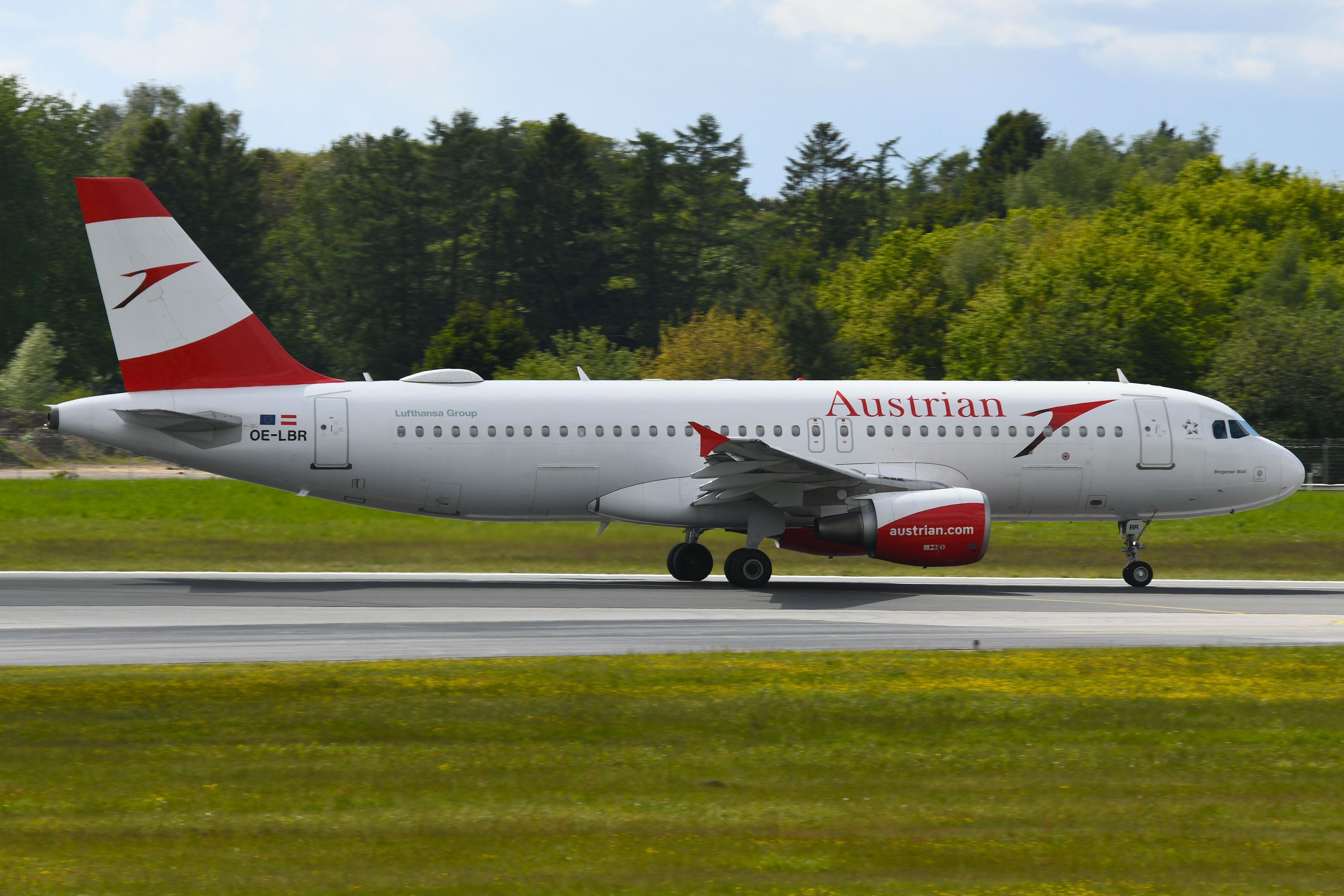 OE-LBR @ EDDH - Austrian A320 - by FerryPNL