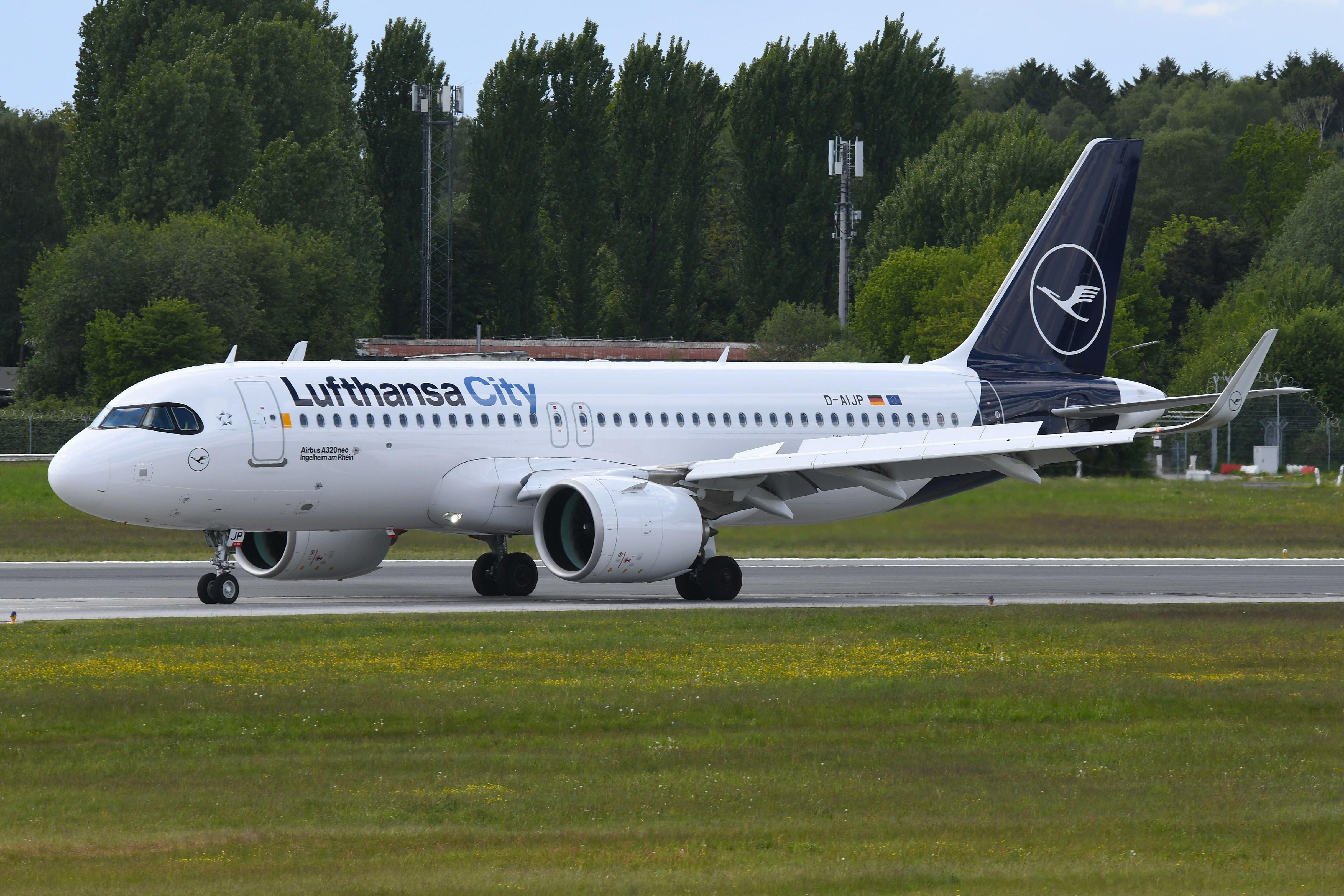 D-AIJP @ EDDH - Lufthansa decided recently to stop the LH City brand. - by FerryPNL