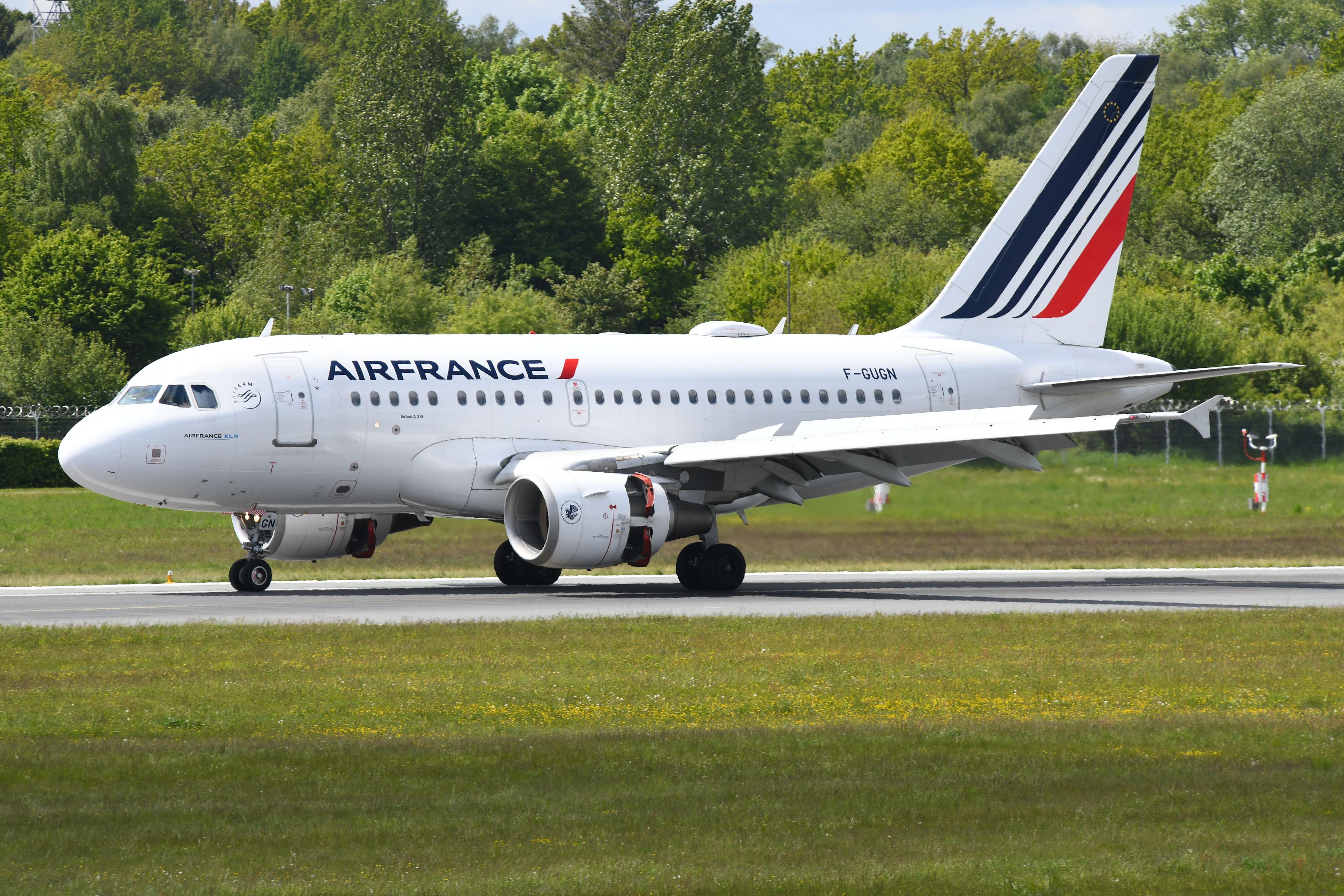 F-GUGN @ EDDH - Arrival of Air France A318 - by FerryPNL