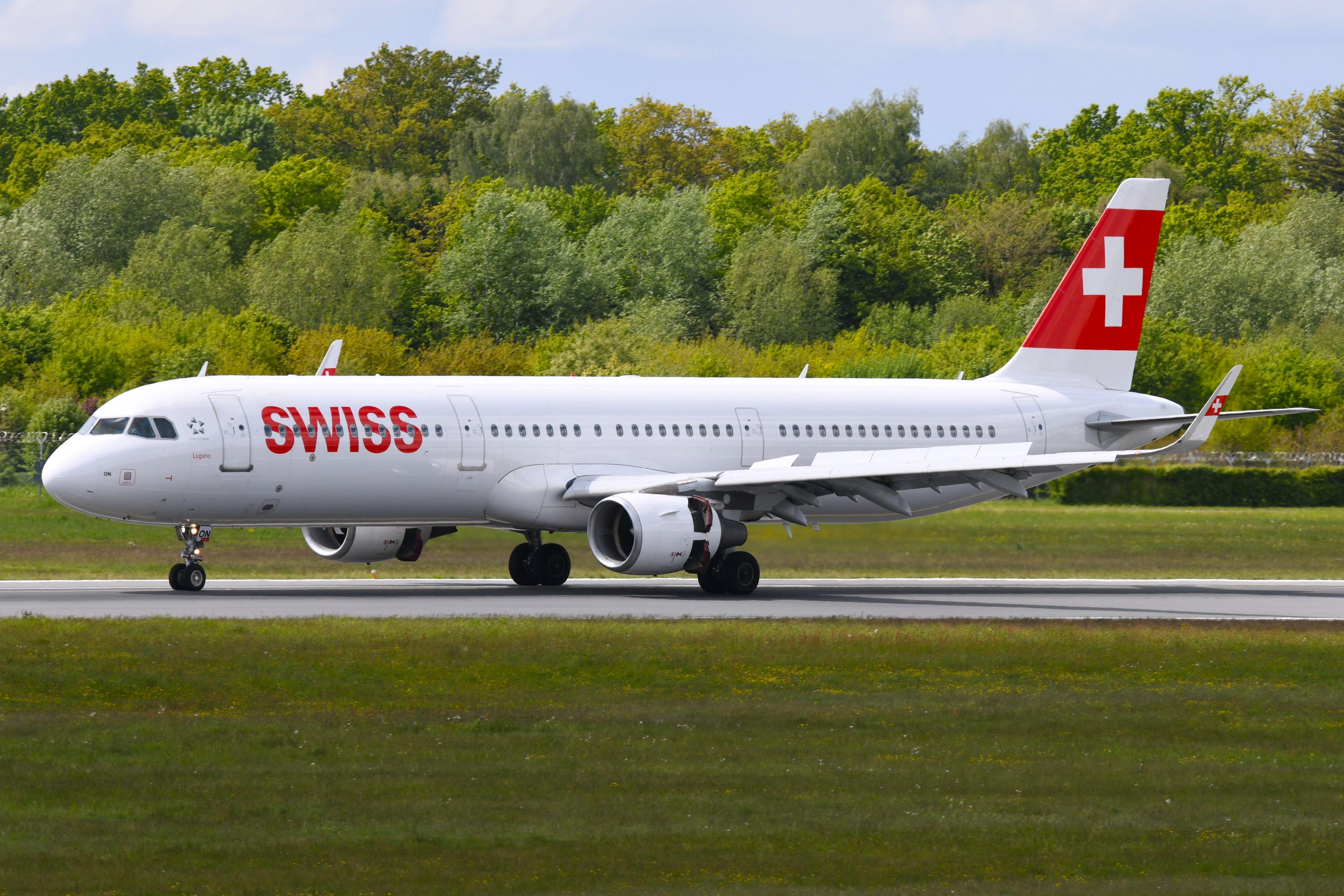 HB-ION @ EDDH - Arrival of Swiss A321 - by FerryPNL