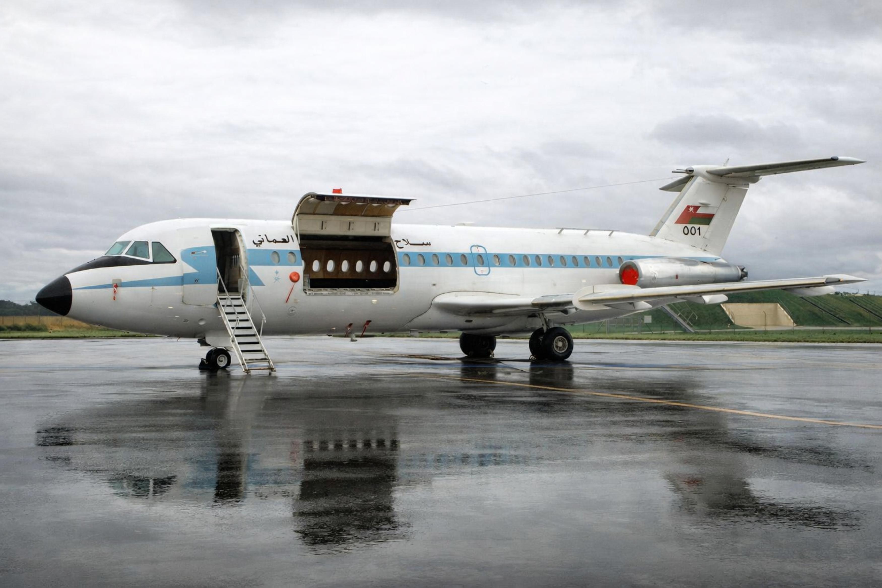 551 @ EGVA - 551 1974 BAC 1-11 485GD OmanAF IAT  - by PhilR
