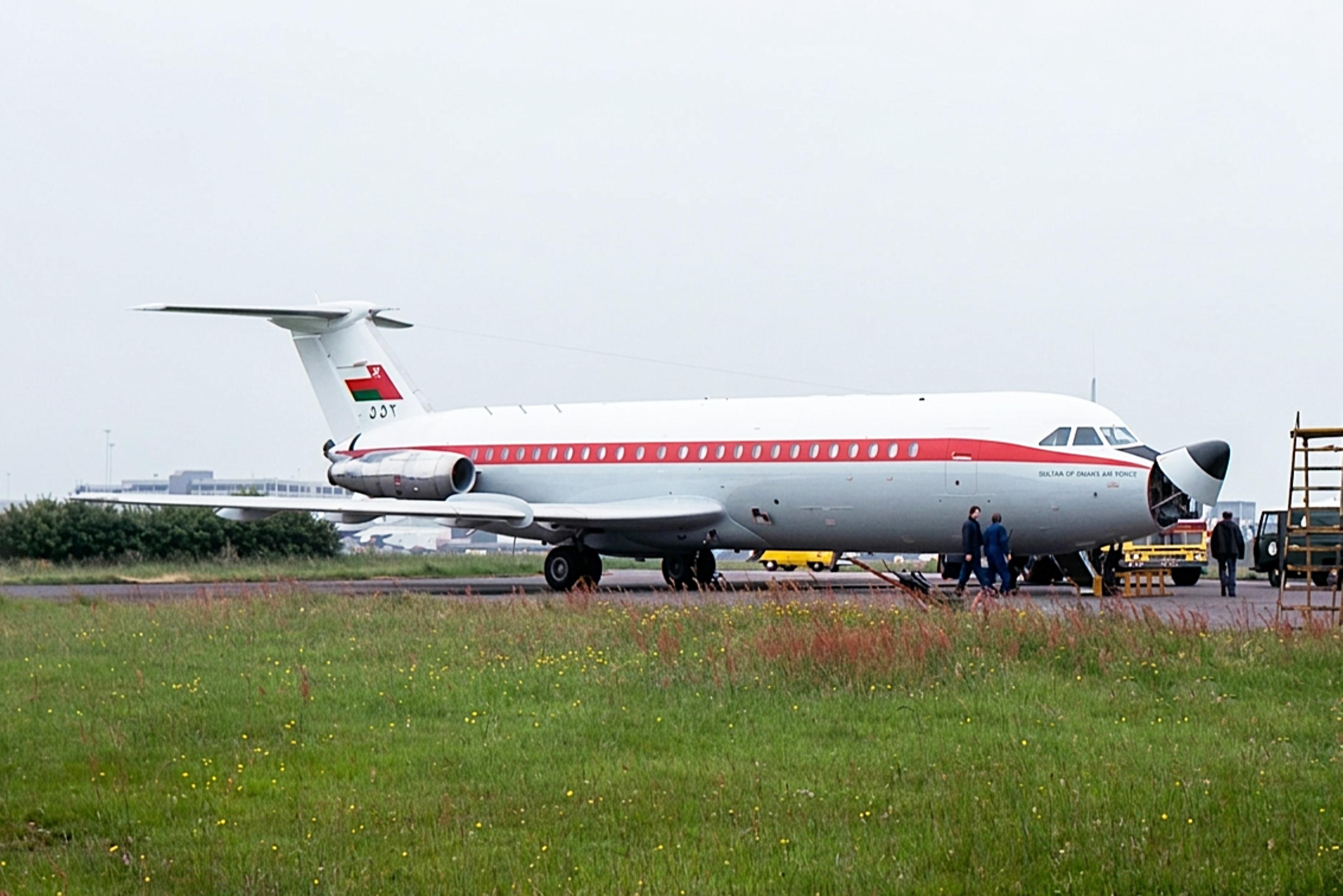 552 @ EGHH - 552 1974 BAC 1-11-475GD OmanAF BOH - by PhilR