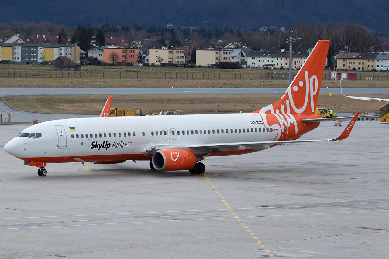 UR-SQO @ LOWS - Skyup 737-800 - by Andy Graf