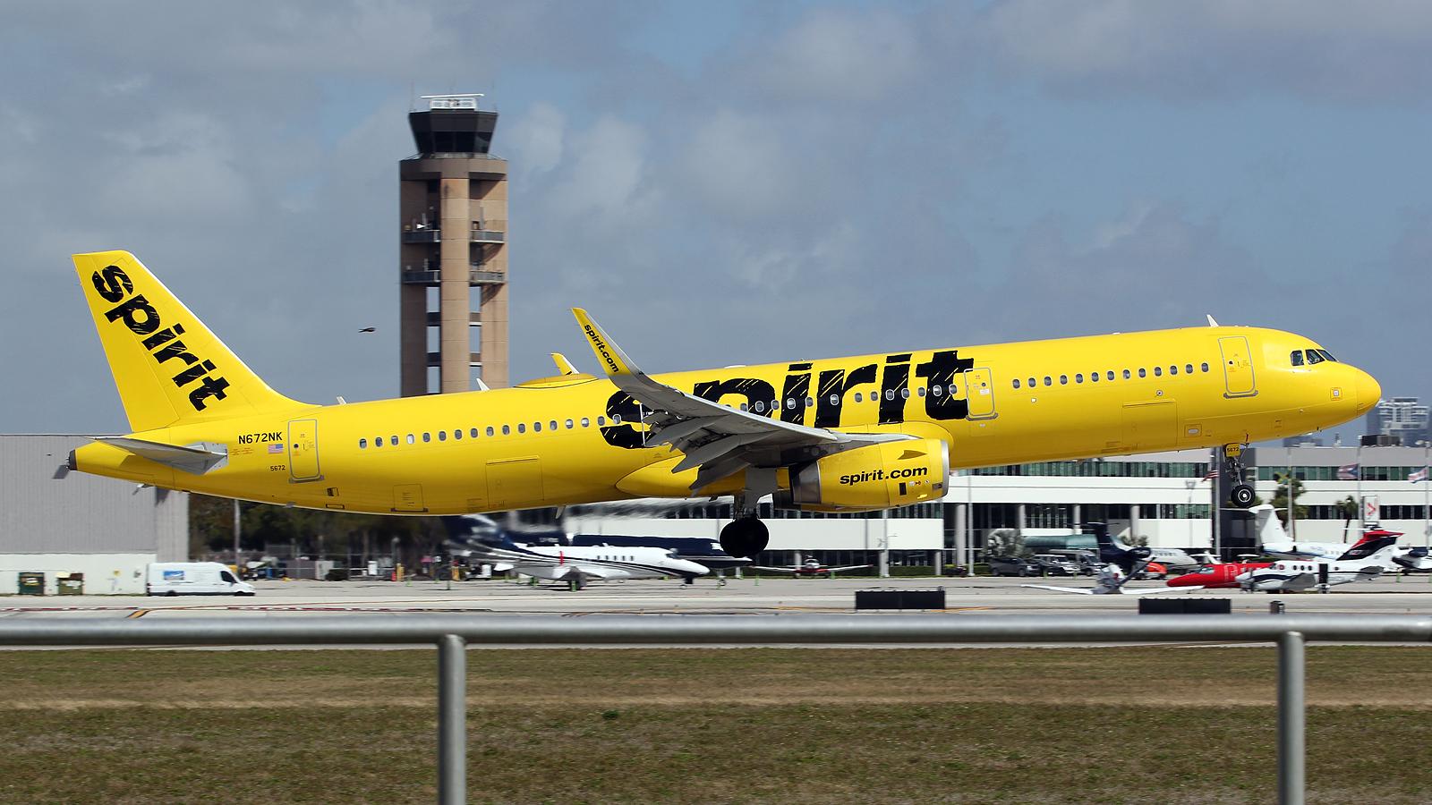 N672NK @ FLL - at fll - by Ronald