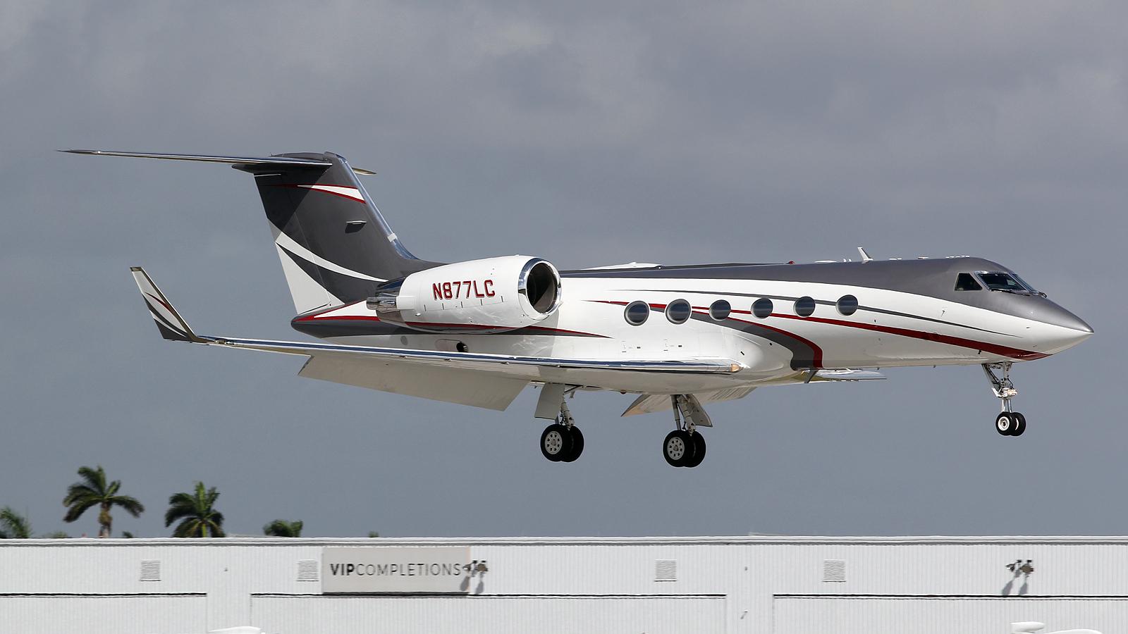 N877LC @ FLL - at fll - by Ronald