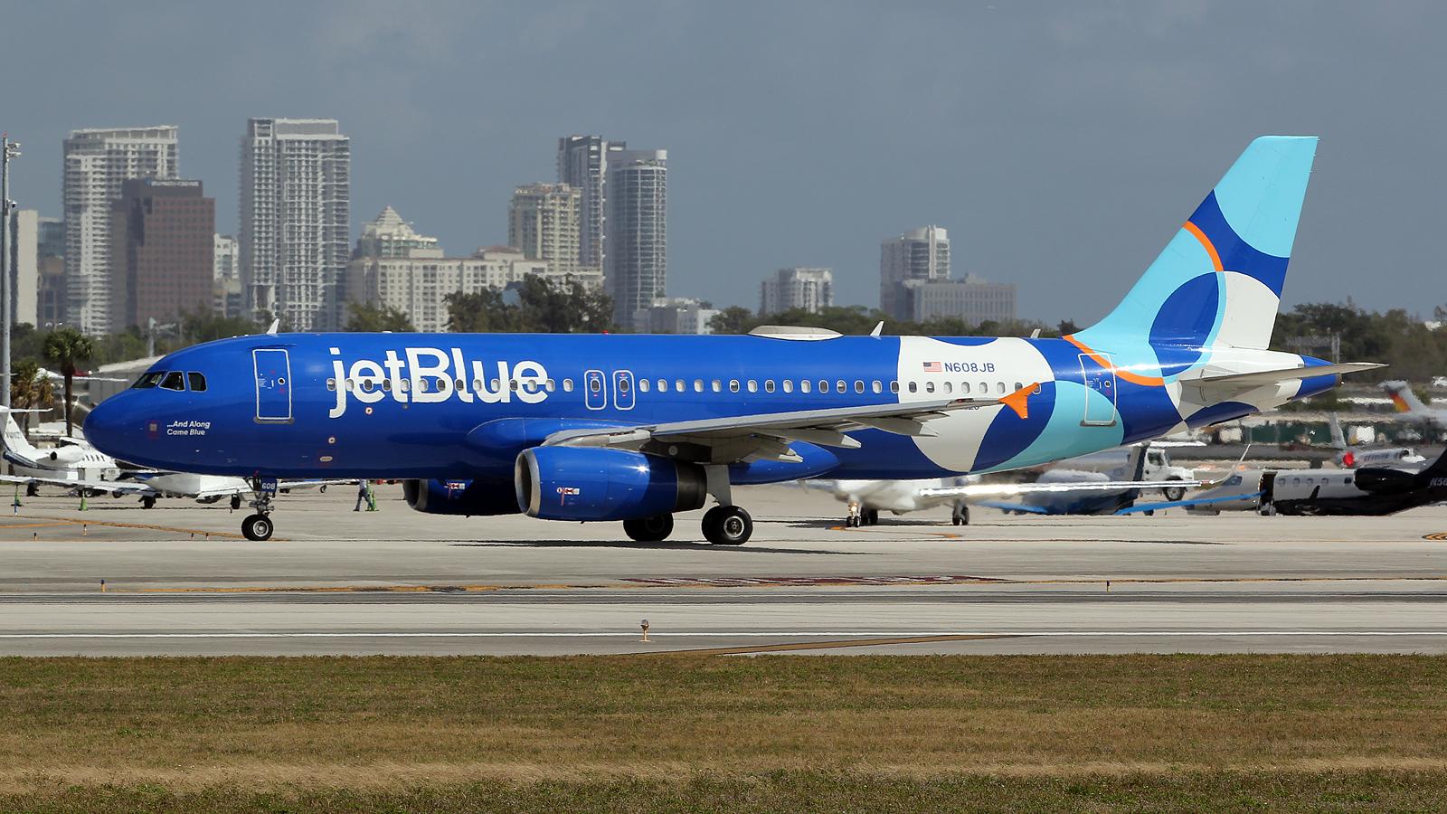 N608JB @ FLL - at fll - by Ronald