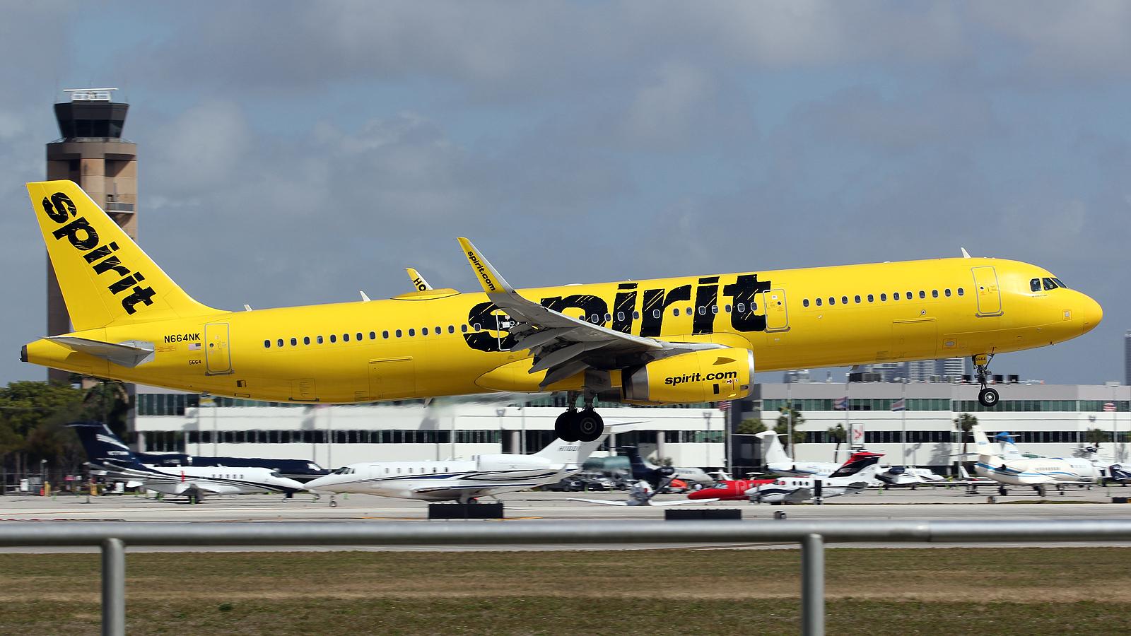 N664NK @ FLL - at fll - by Ronald