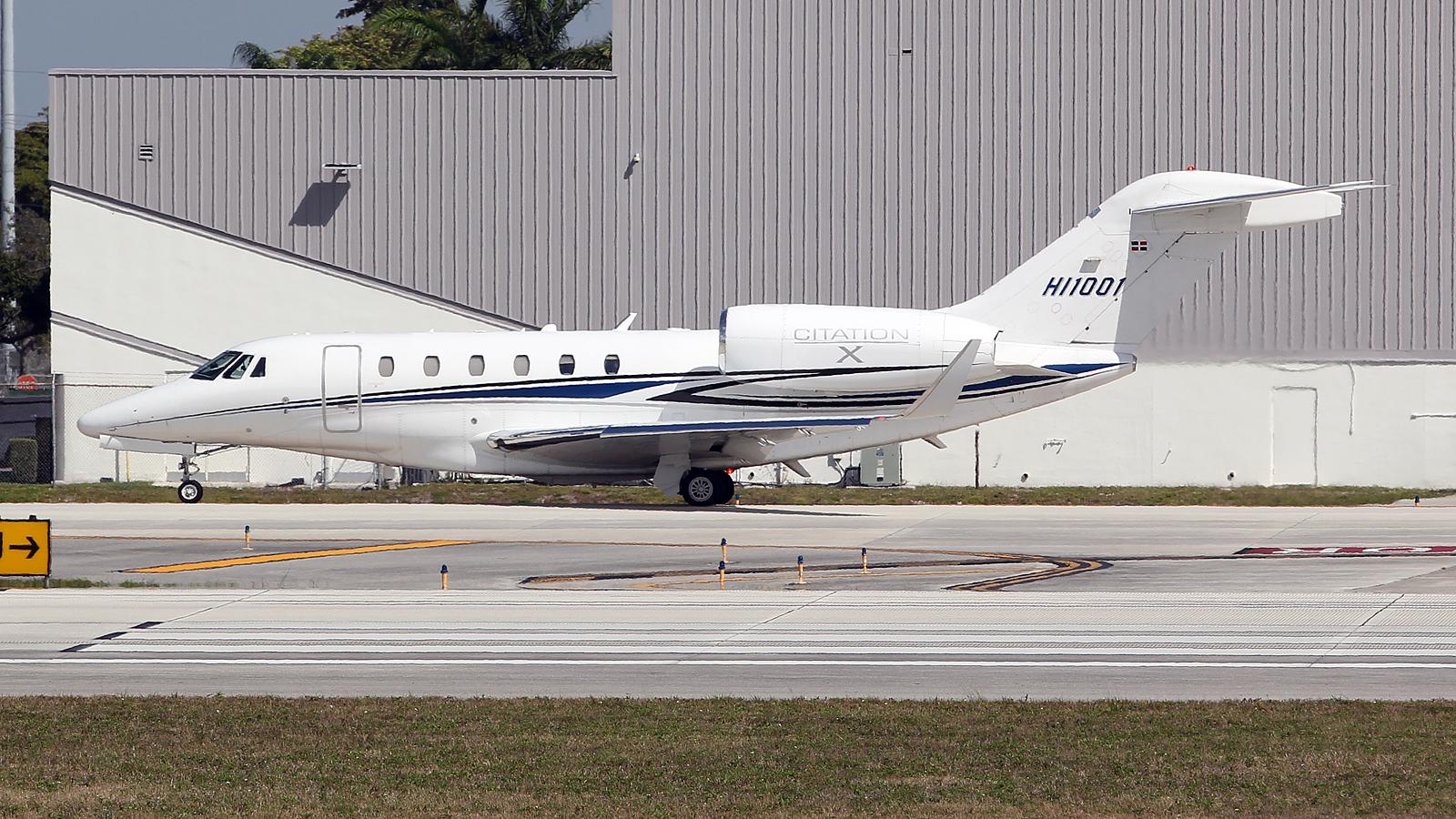 HI1001 @ FLL - at fll - by Ronald