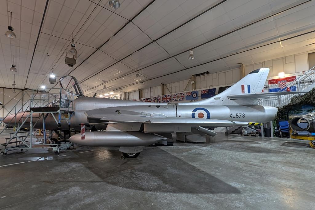 XL573 photo, click to enlarge