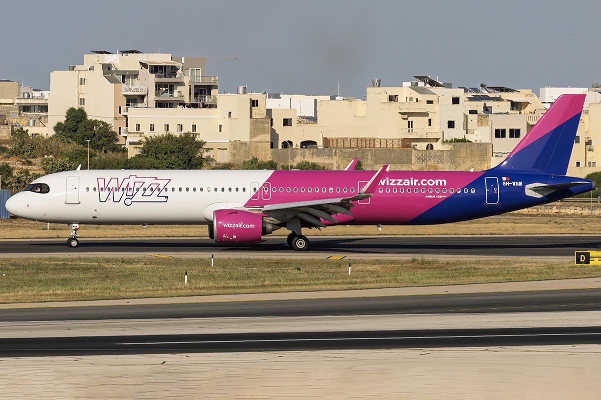 9H-WNW @ LMML - Charlie - by Roberto Cassar