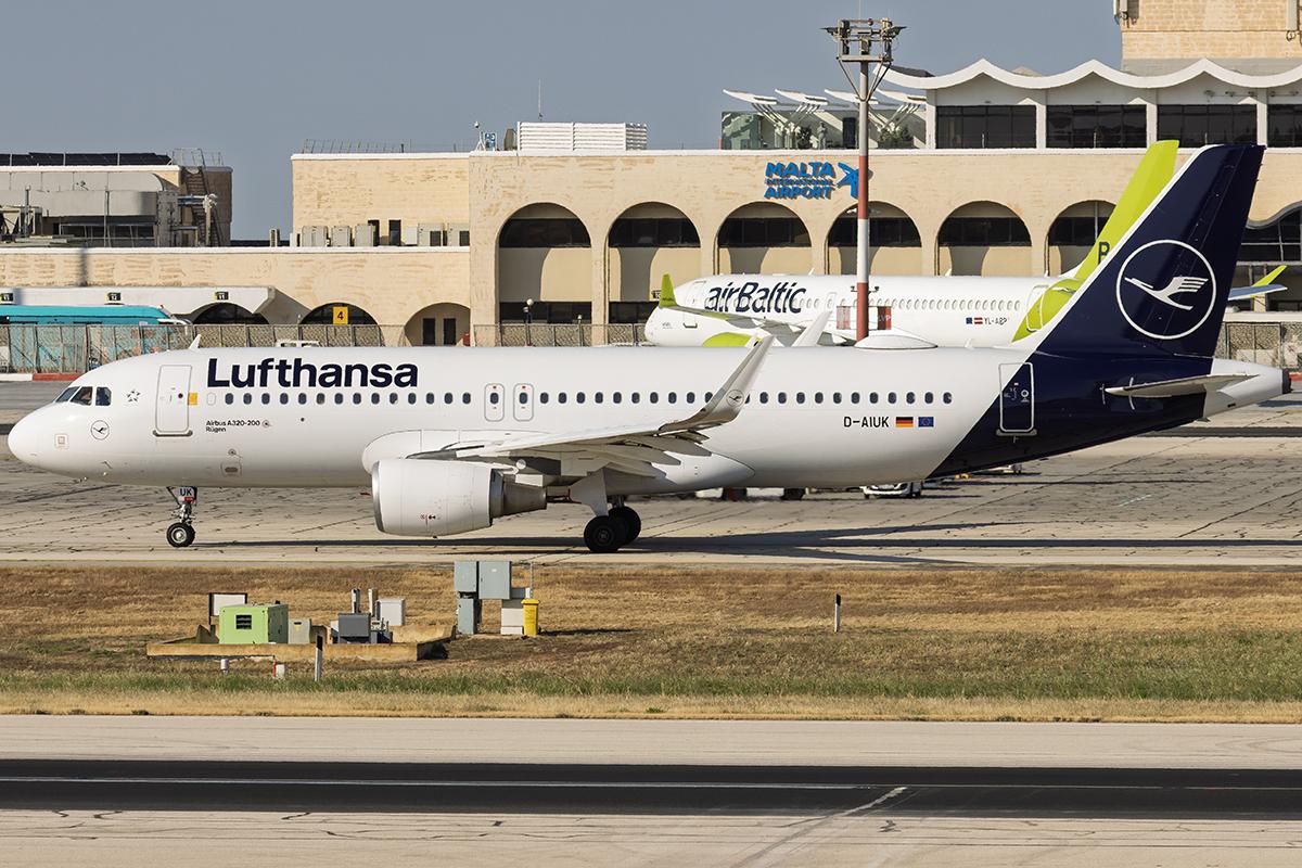 D-AIUK photo, click to enlarge