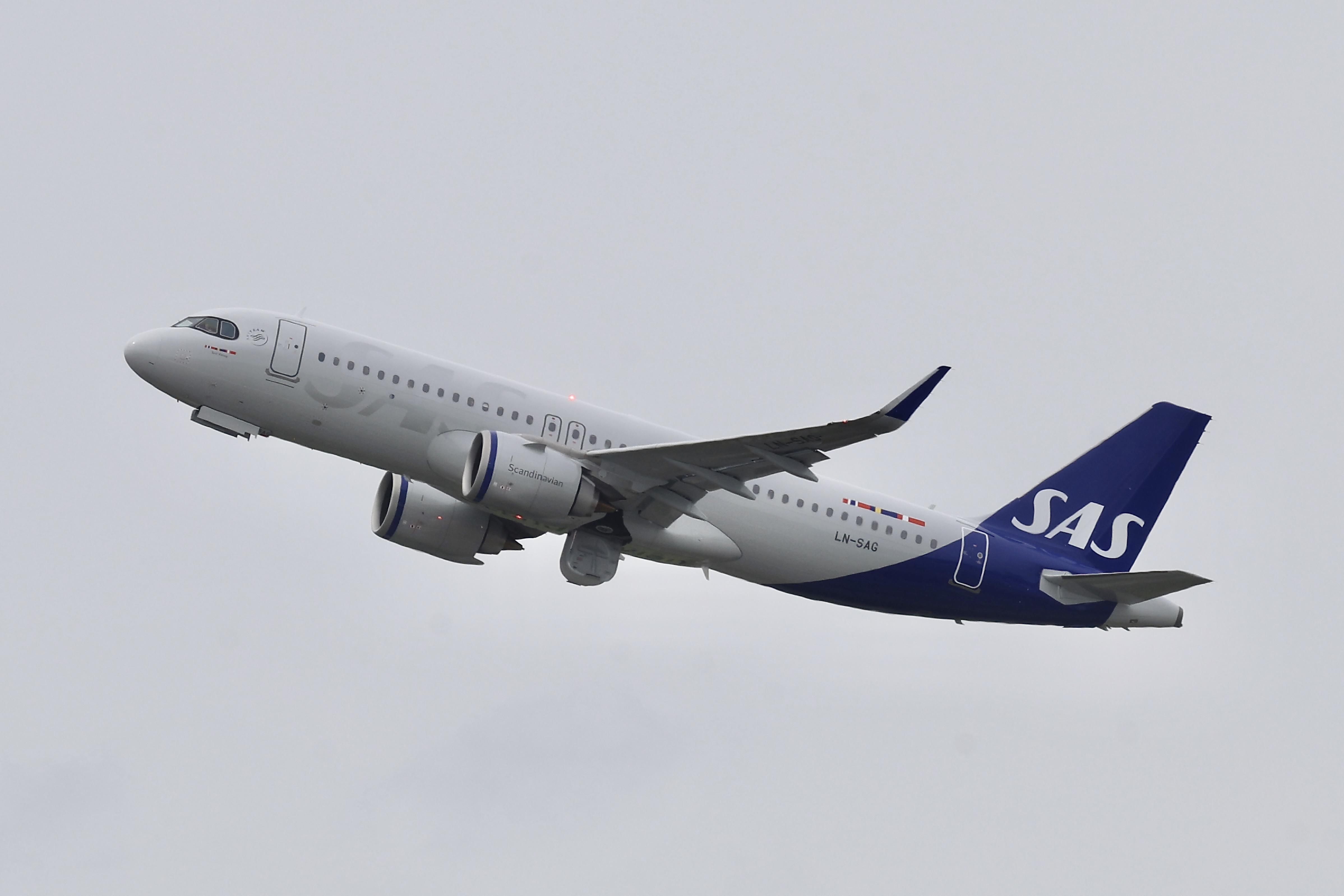 LN-SAG @ ESSA - Rwy 19R - by wijken