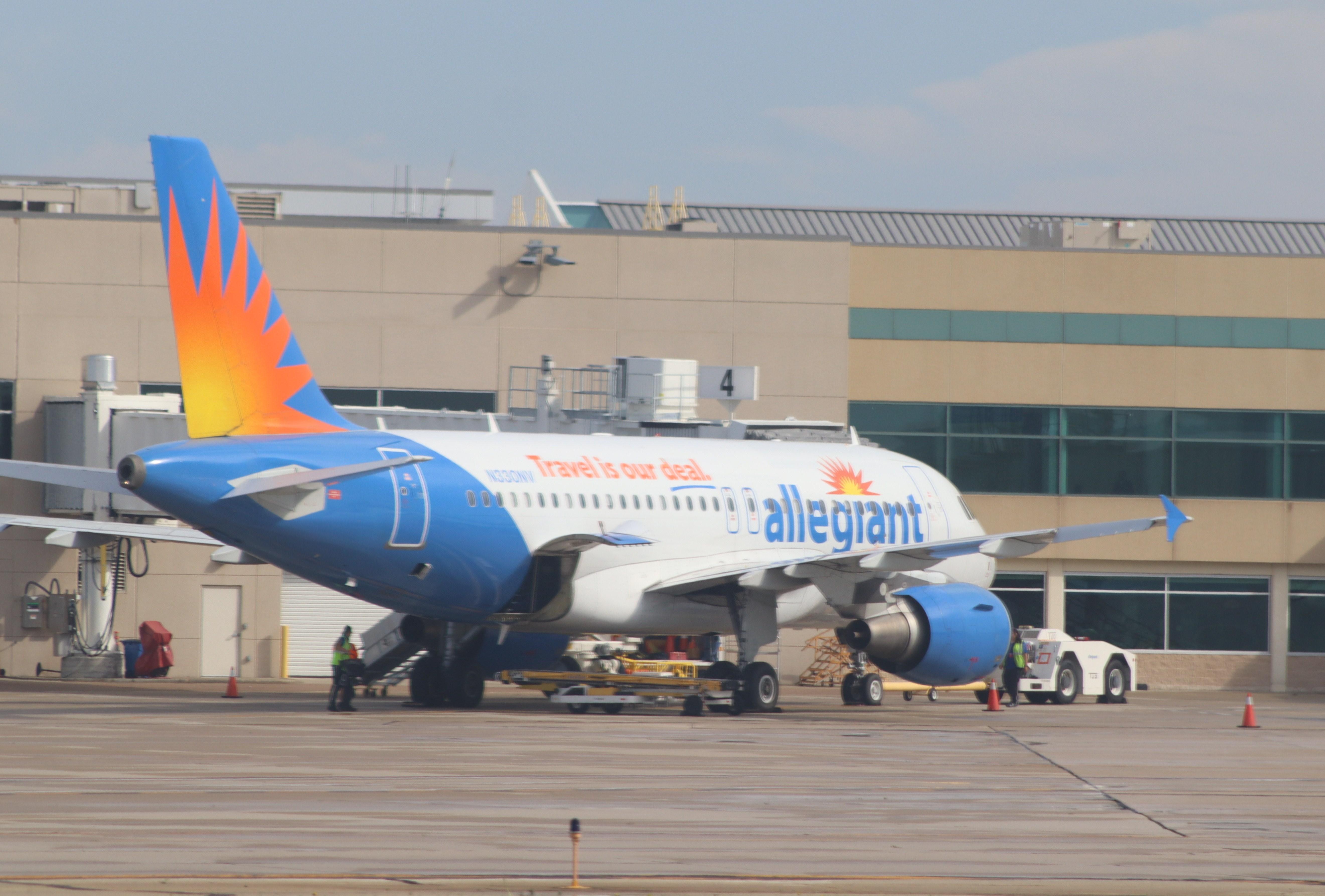 N330NV @ KRFD - Airbus A319-111 - by MarkPasqualino